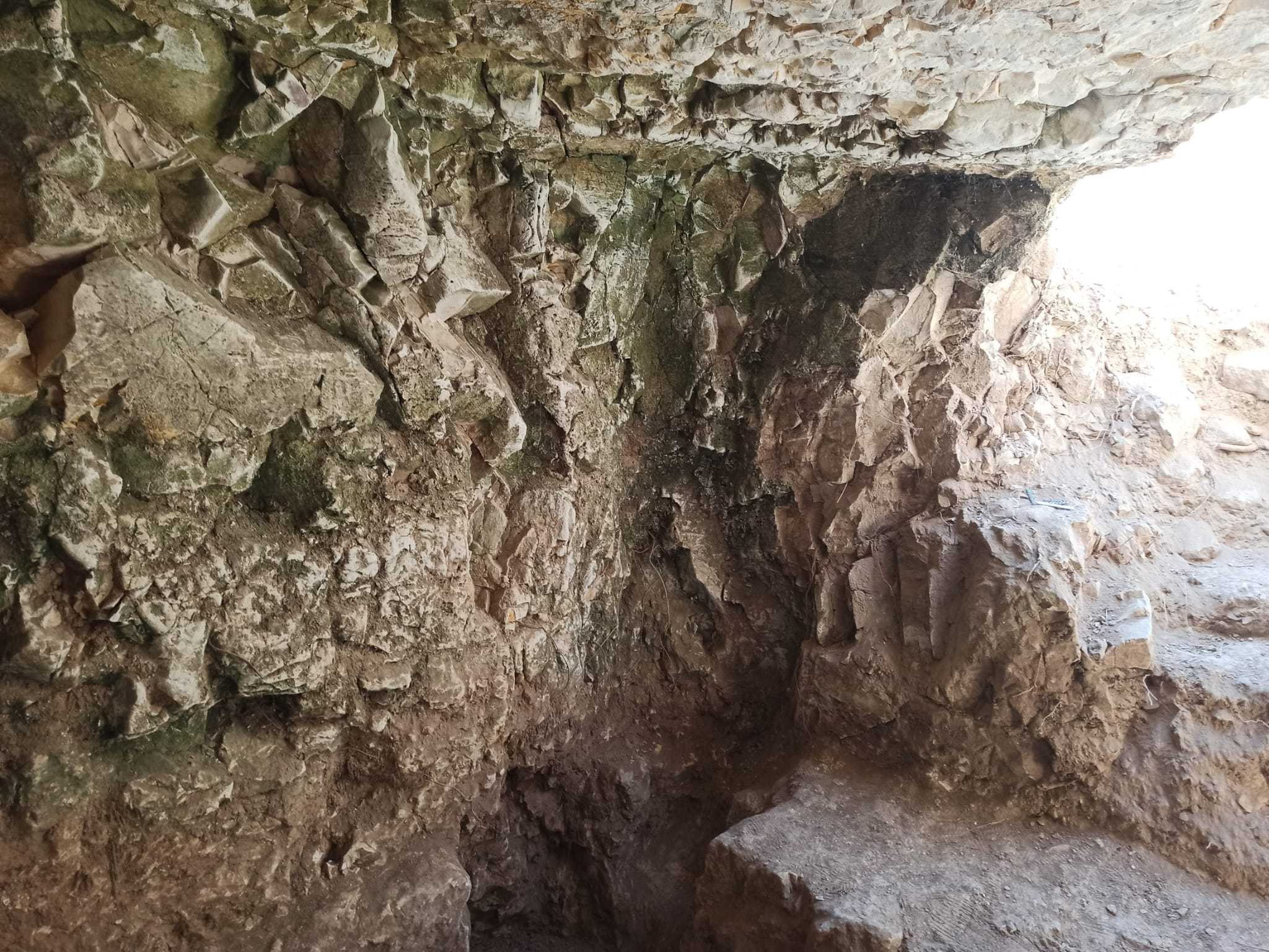 Adıyaman'da 1900 Yıllık Roma Dönemi Oda Mezarı Keşfedildi 2 AA 20231120 32973790 32973786 ADIYAMANDA KACAK KAZILARDA 1900 YILLIK ODA MEZARI BULUNDU