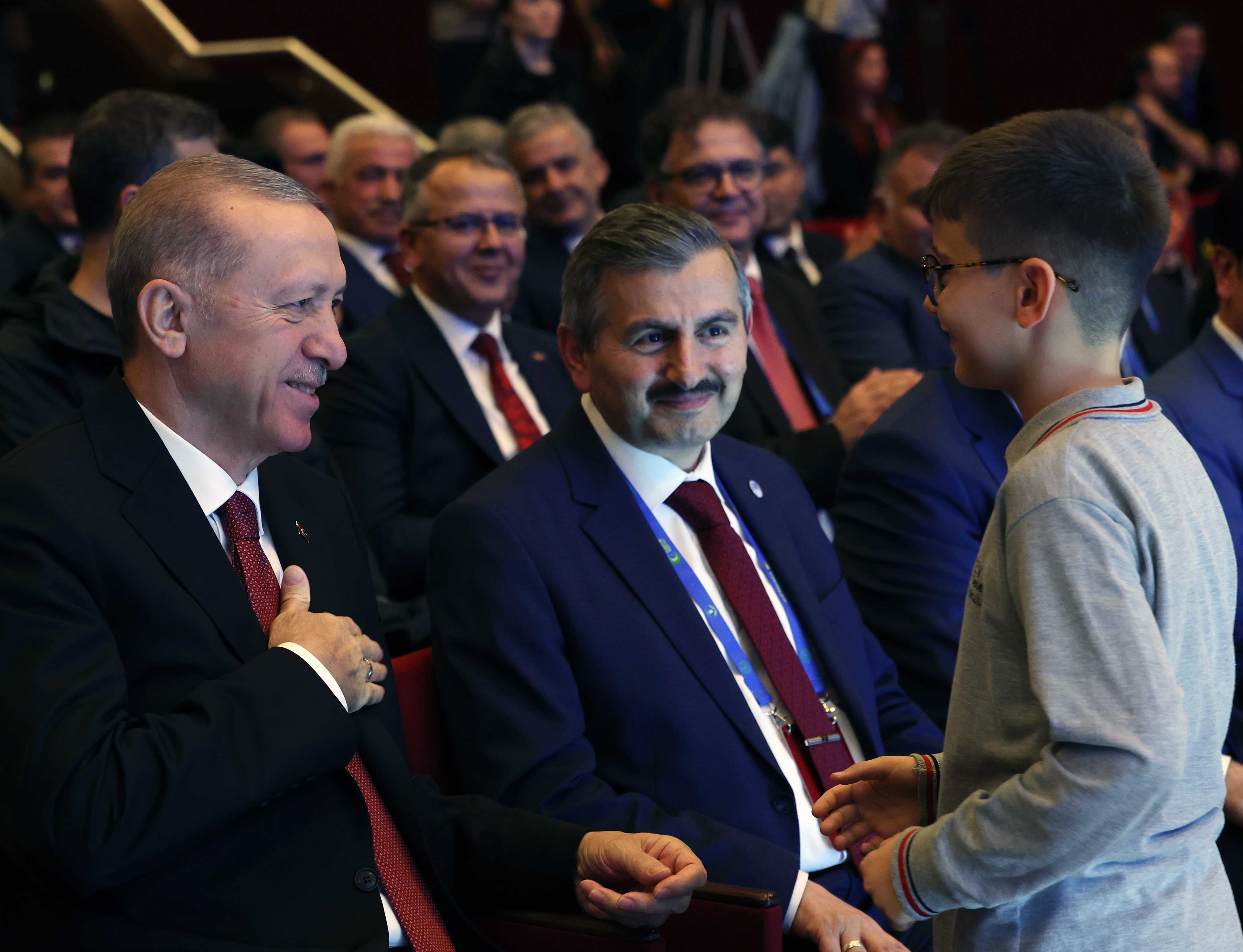 Erdoğan'dan Emeklilere 5 Bin TL İkramiye Müjdesi 1 AA 20231124 33014128 33014122 CUMHURBASKANI ERDOGAN ISTANBULDAKI OGRETMENLER GUNU PROGRAMINA KATILDI