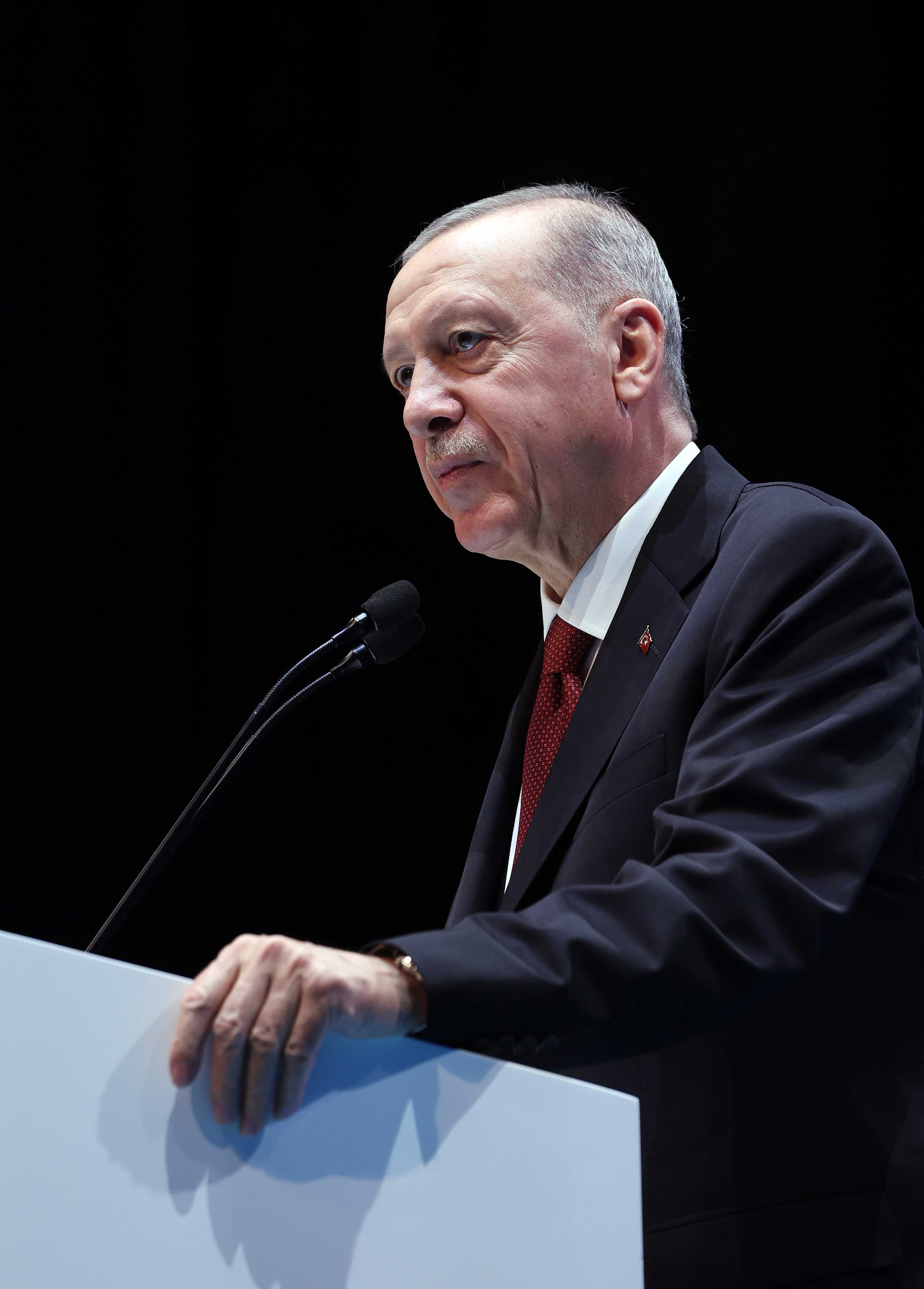 Erdoğan'dan Emeklilere 5 Bin TL İkramiye Müjdesi 3 AA 20231124 33014128 33014124 CUMHURBASKANI ERDOGAN ISTANBULDAKI OGRETMENLER GUNU PROGRAMINA KATILDI