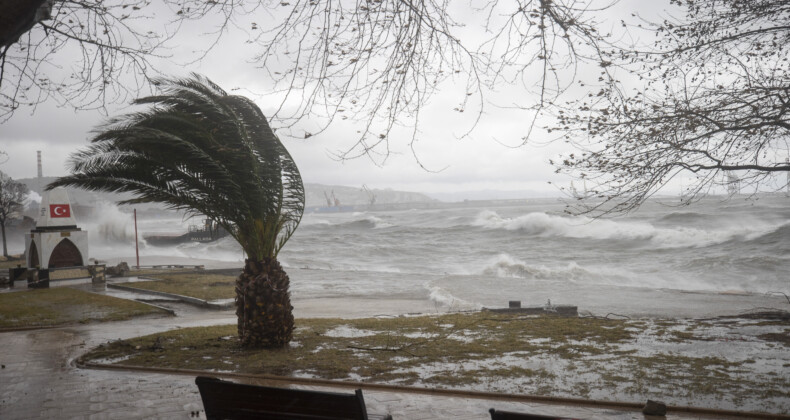 Zonguldak ve İskenderun’da Fırtına Alarmı: Okullara Bir Gün Ara