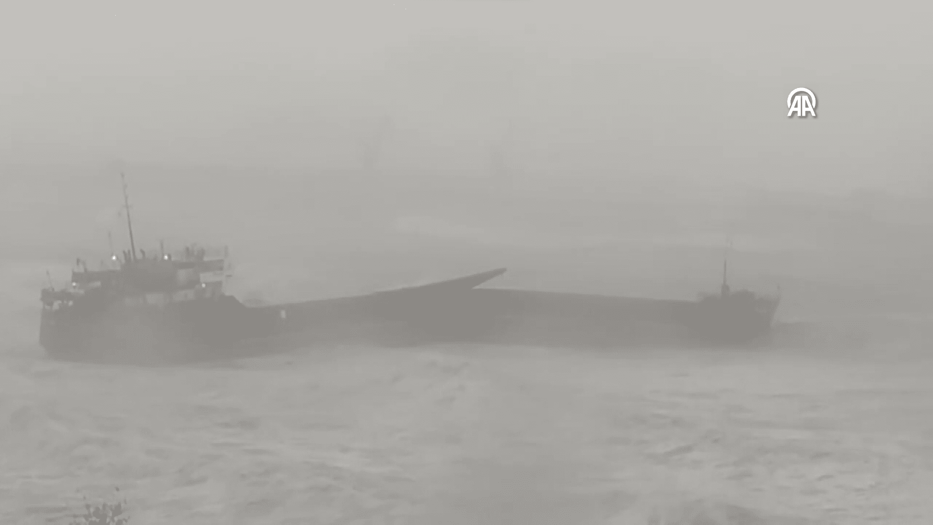 Zonguldak'ta Fırtına Yüzünden Dev Gemi İkiye Ayrıldı! 2 Ekran goruntusu 2023 11 19 142014