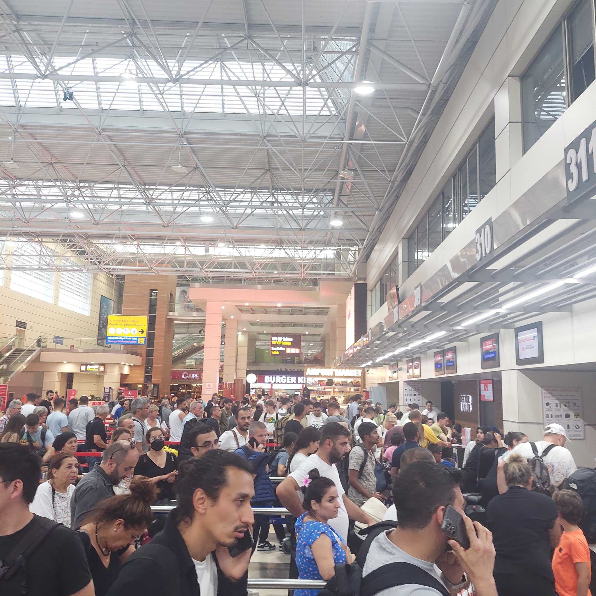THY'nin Sistemi Çöktü: Saldırı Şüphesi Var! 1 F92wbXtWoAAGFfo