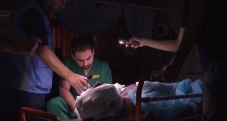 Gazze’de Bir Hastanenin Daha Elektrik Jeneratörleri Durdu