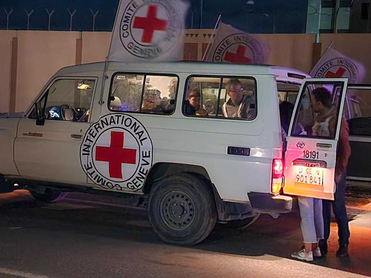 İsrail-Hamas Esir Takası: İnsani Ara 2 Gün Daha Uzatıldı 2 gazzede ateskes uzatildi rehine karsilikli serbest birakildi 2 yki7mvAV