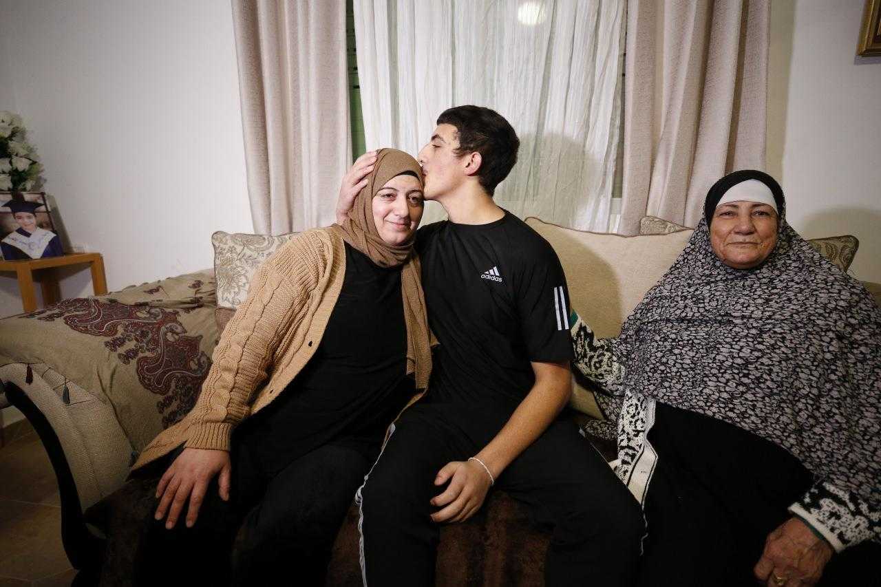 İsrail-Hamas Esir Takası: İnsani Ara 2 Gün Daha Uzatıldı 6 gazzede ateskes uzatildi rehine karsilikli serbest birakildi 6 sVKFqCJF