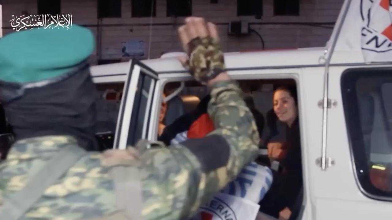 İsrail Bunu da Yaptı: Serbest Bırakılan Esirler Karantinaya Alındı... 1 hamasin esirleri serbest birakma ani aa 2147338