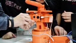 Kocaeli’deki Meslek Lisesinde Robotik Kodlama ve Yazılım Başarısı