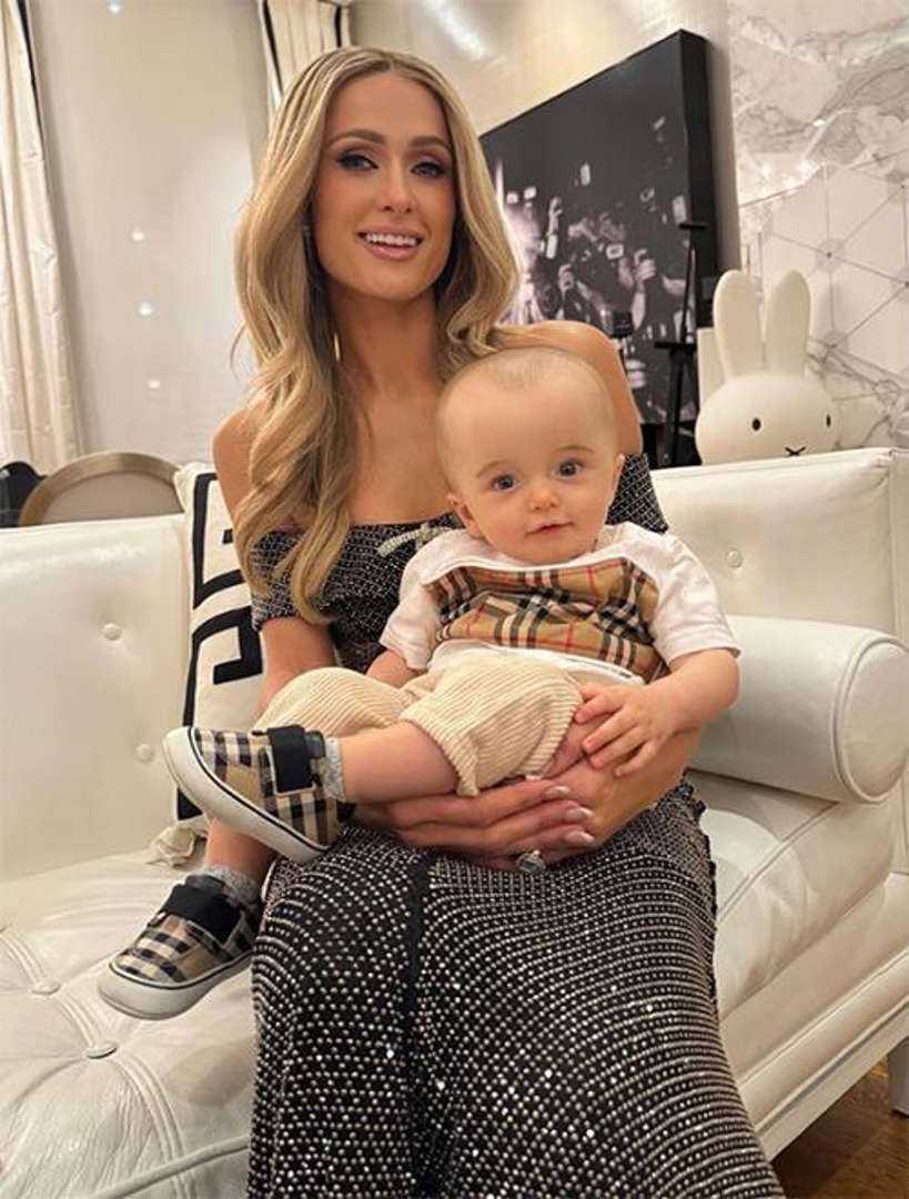 Paris Hilton, Oğluna Yönelik Eleştirilere Sert Tepki Gösterdi 3 parishilton1