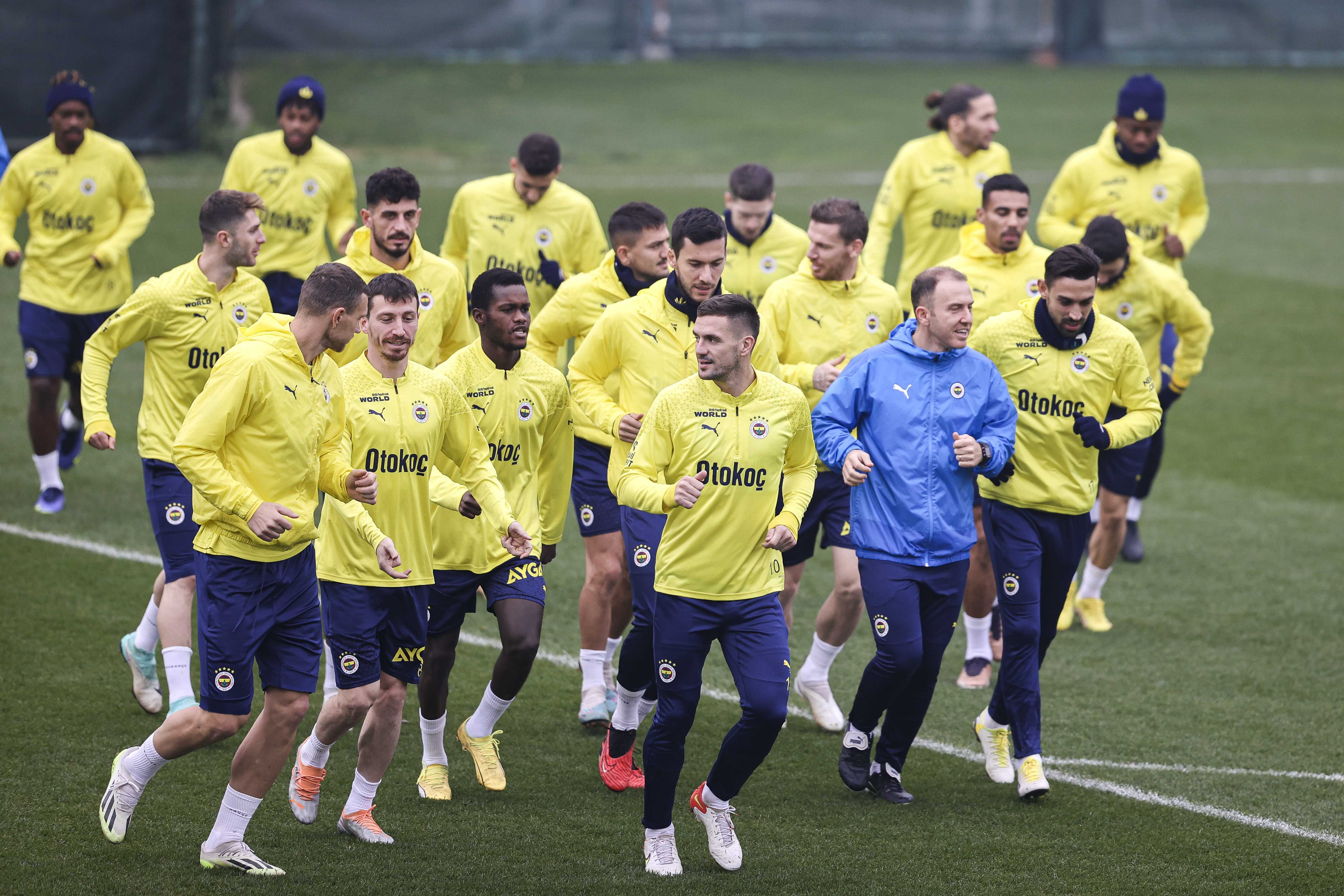 Süper Lig'de Dev Derbi: Beşiktaş, Fenerbahçe'yi Ağırlıyor 3 AA 20231207 33125426 33125416 FENERBAHCEDE BESIKTAS DERBISI HAZIRLIKLARI