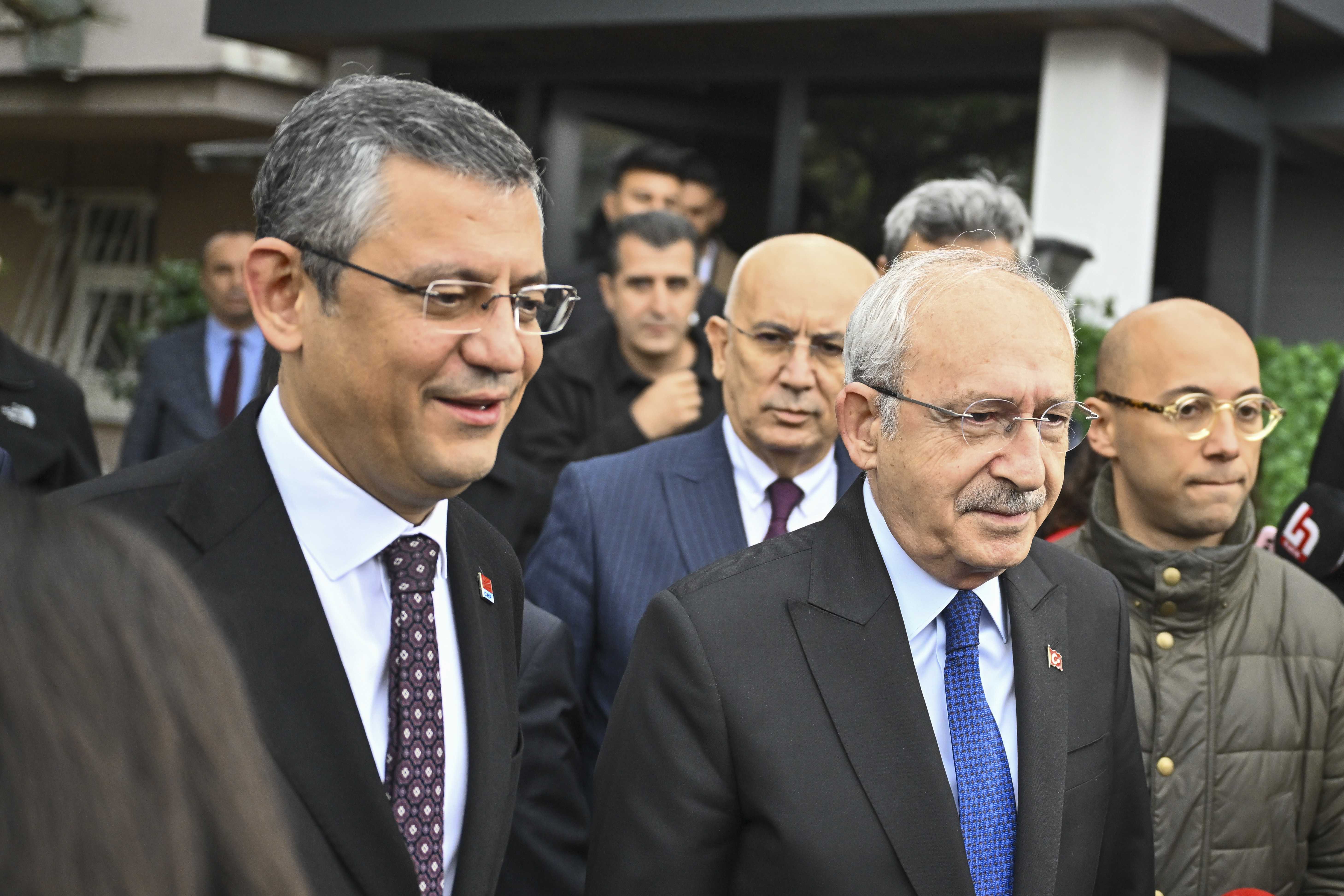 CHP Lideri Özgür Özel'den Kemal Kılıçdaroğlu'nu Ziyaret Etti 2 AA 20231208 33131859 33131854 CHP GENEL BASKANI OZEL KEMAL KILICDAROGLUNU ZIYARET ETTI