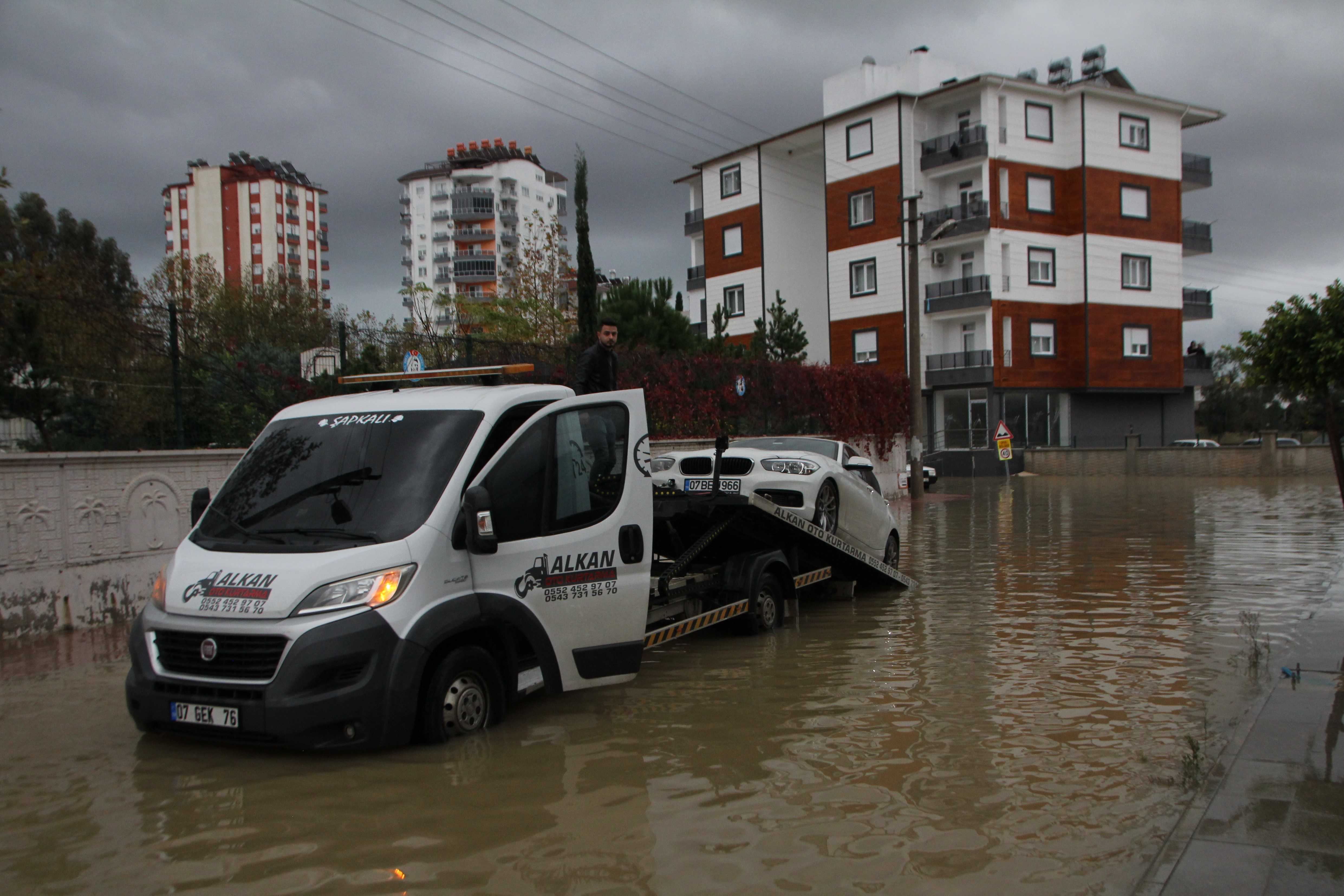 Antalya Serik'te Sağanak Nedeniyle Hayat Olumsuz Etkilendi 2 AA 20231208 33132367 33132361 ANTALYA SERIKTE SAGANAK HAYATI OLUMSUZ ETKILEDI