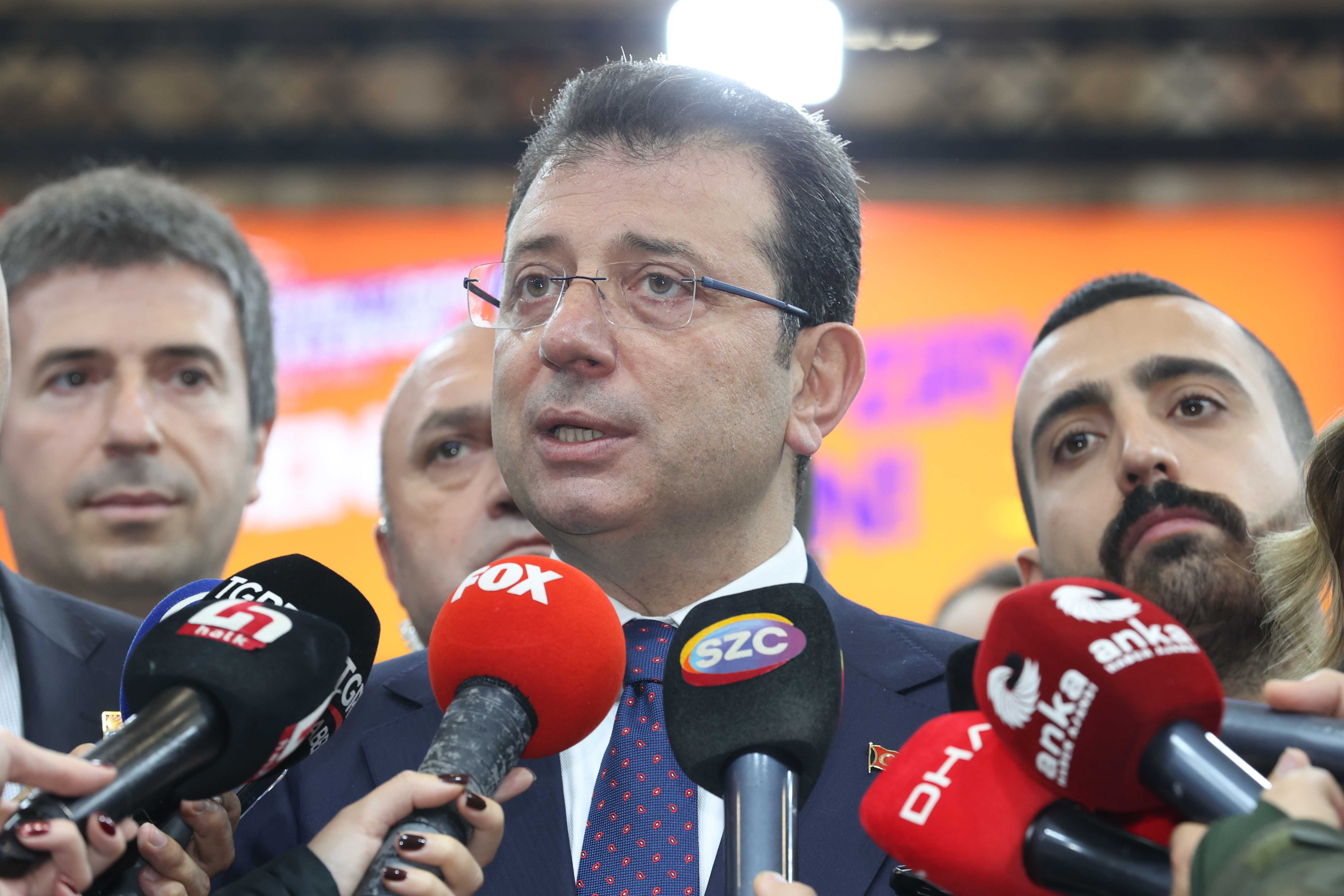 İBB Başkanı İmamoğlu'dan Akşener'in Eleştirilerine Tepki! 2 AA 20231208 33134247 33134244 IBB BASKANI IMAMOGLU GAZETECILERIN SORULARINI YANITLADI