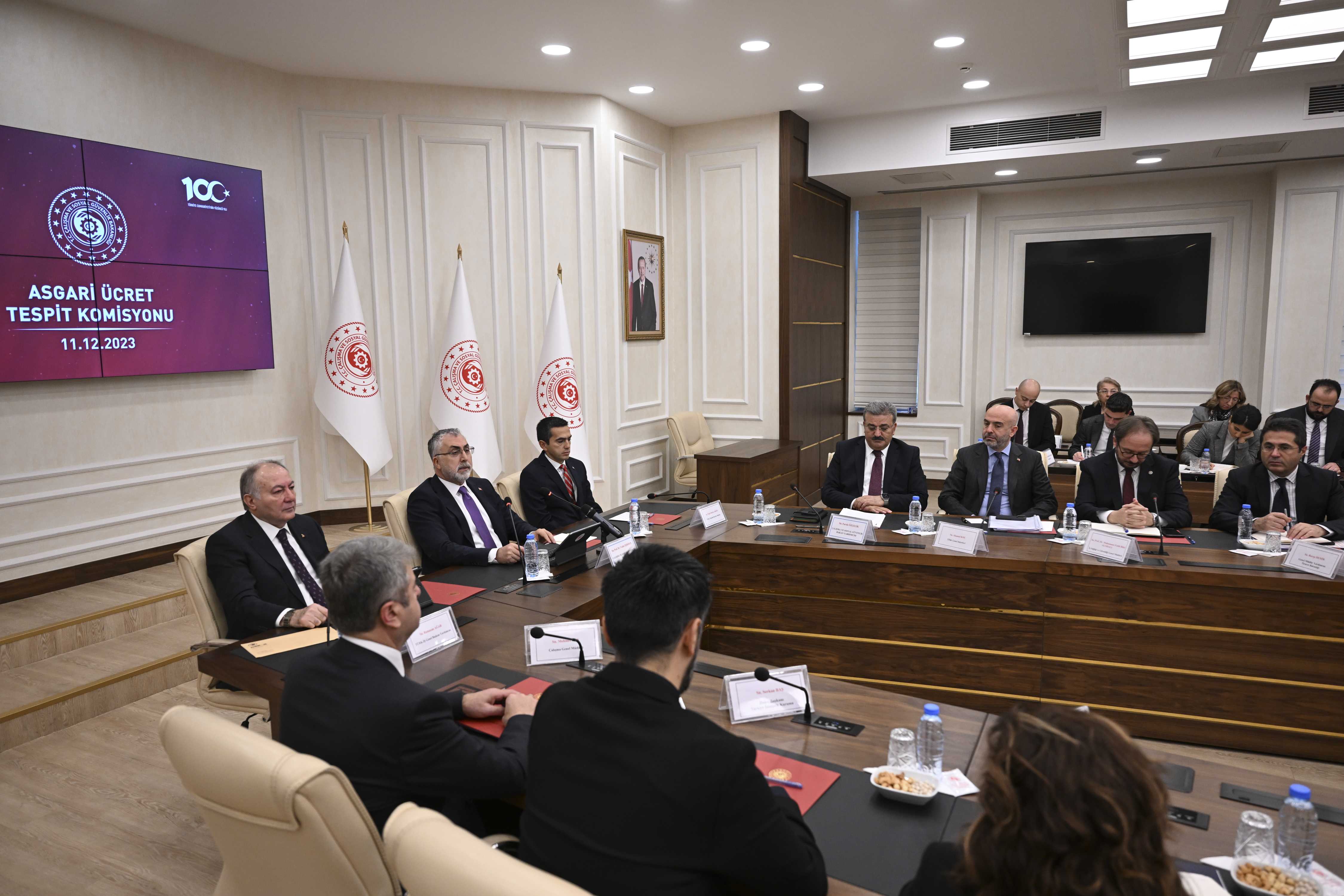 Asgari Ücret Pazarlığında İlk Toplantı Sona Erdi: Umut Verici Açıklamalar 5 AA 20231211 33155921 33155920 ASGARI UCRET TESPIT KOMISYONUNUN ILK TOPLANTISI BASLADI