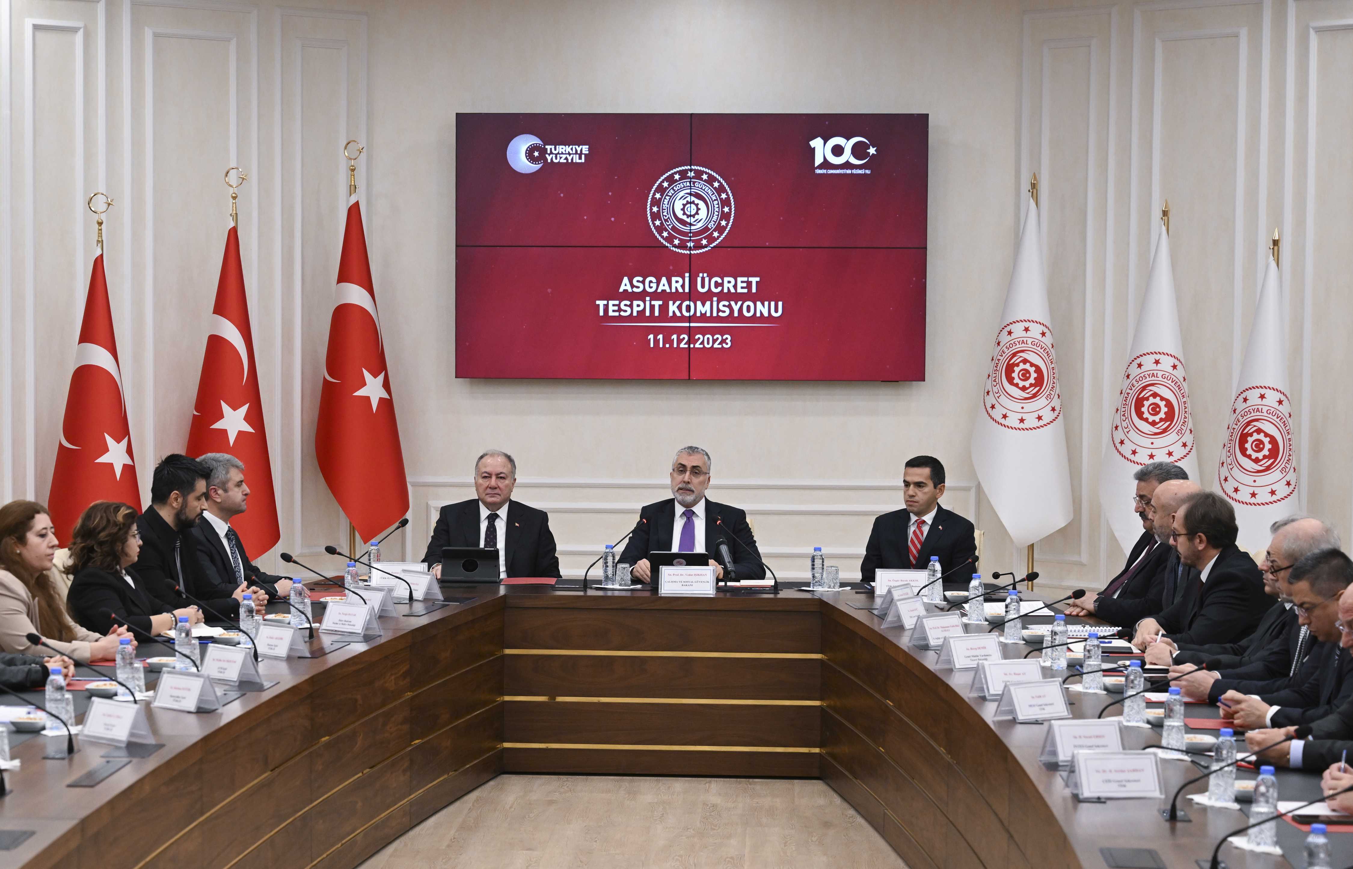 Asgari Ücret Pazarlığında İlk Toplantı Sona Erdi: Umut Verici Açıklamalar 6 AA 20231211 33156358 33156353 ASGARI UCRET TESPIT KOMISYONUNUN ILK TOPLANTISI BASLADI