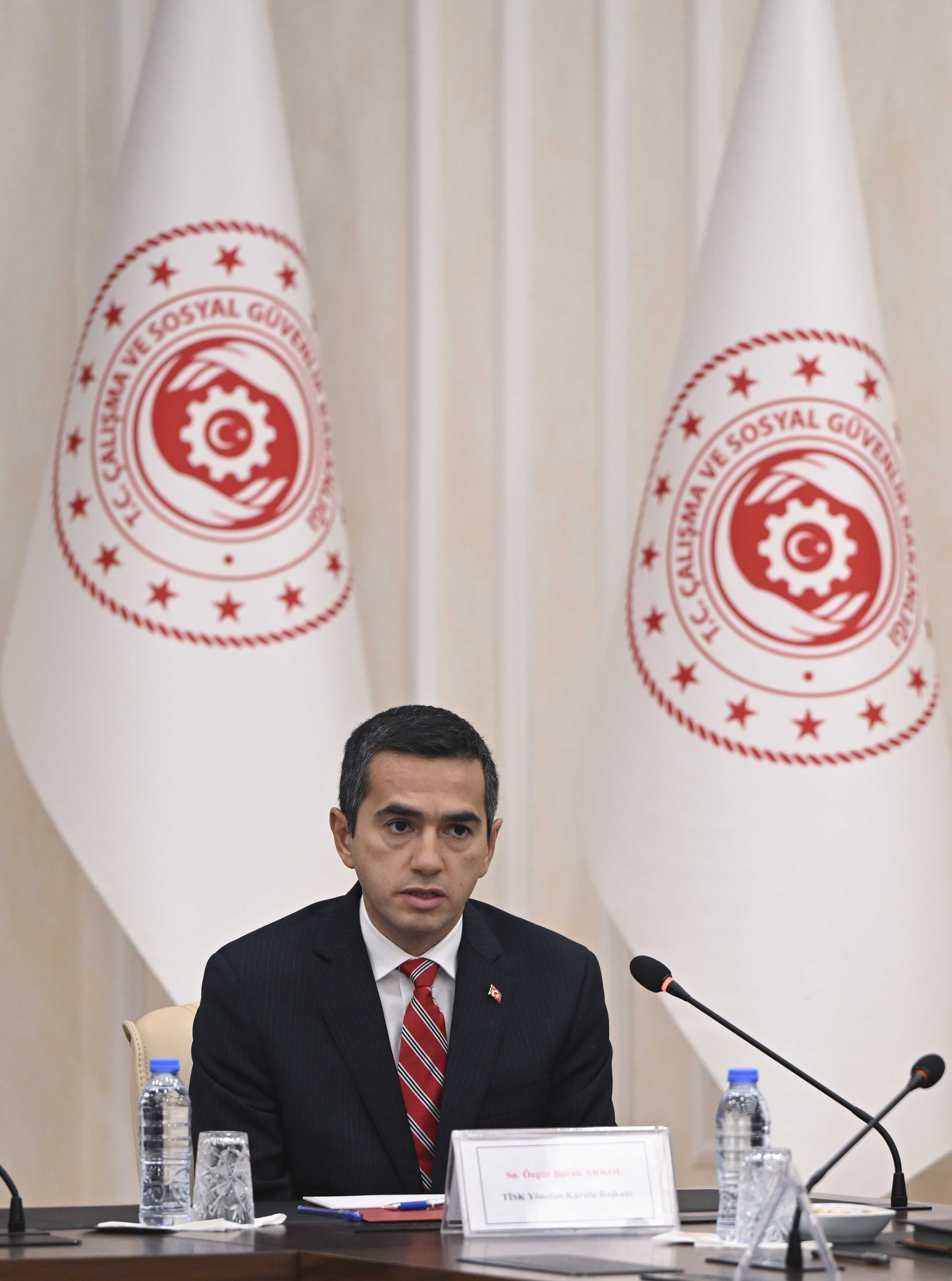 Asgari Ücret Pazarlığında İlk Toplantı Sona Erdi: Umut Verici Açıklamalar 3 AA 20231211 33156358 33156355 ASGARI UCRET TESPIT KOMISYONUNUN ILK TOPLANTISI BASLADI