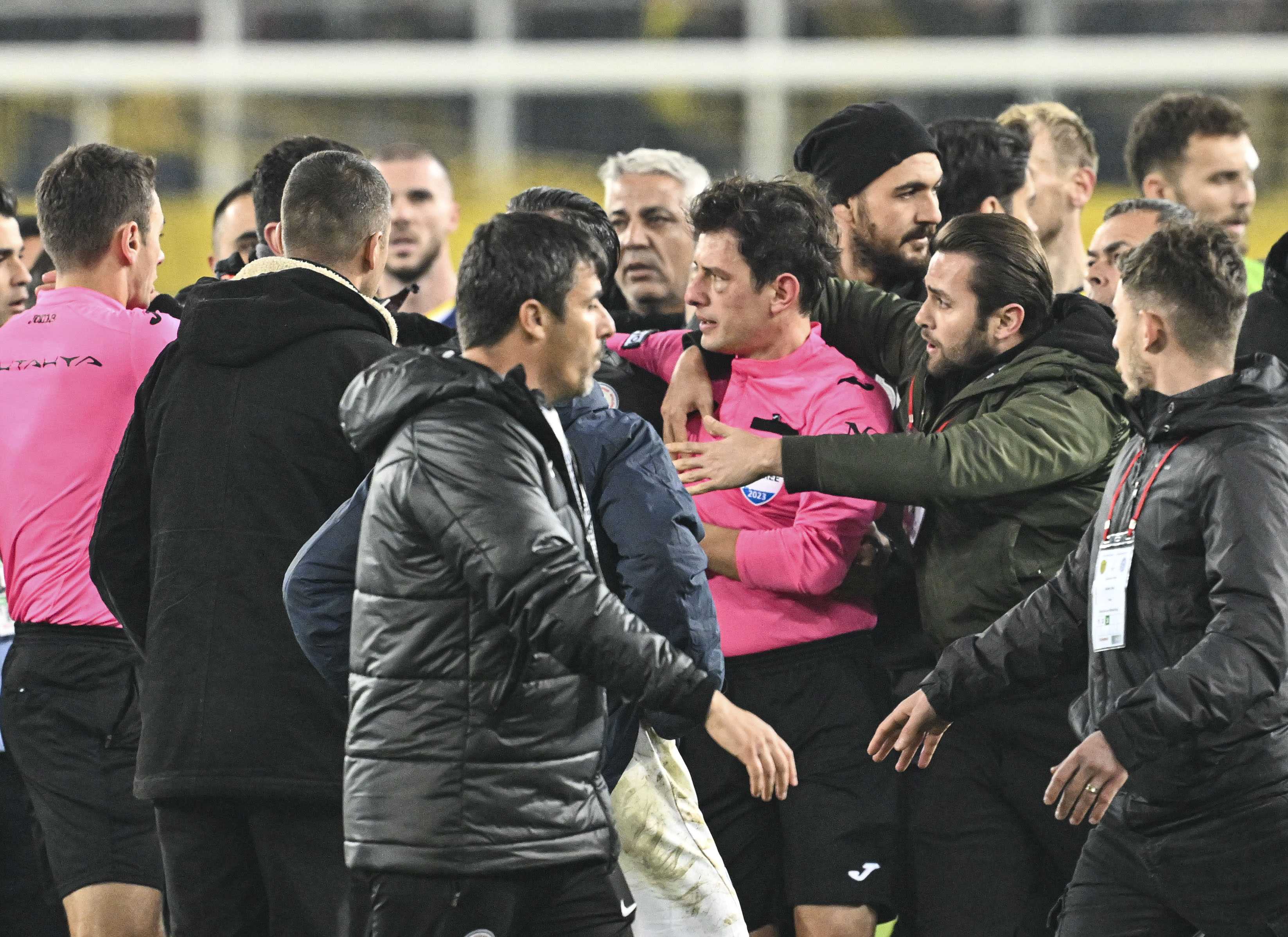 Yumruklu Saldırı Sonrası, Erman Toroğlu ve Ahmet Çakar'dan Çok Sert Tepki! 1 AA 20231211 33160585 33160578 MKE ANKARAGUCU KULUBU BASKANI FARUK KOCADAN HAKEME SALDIRI