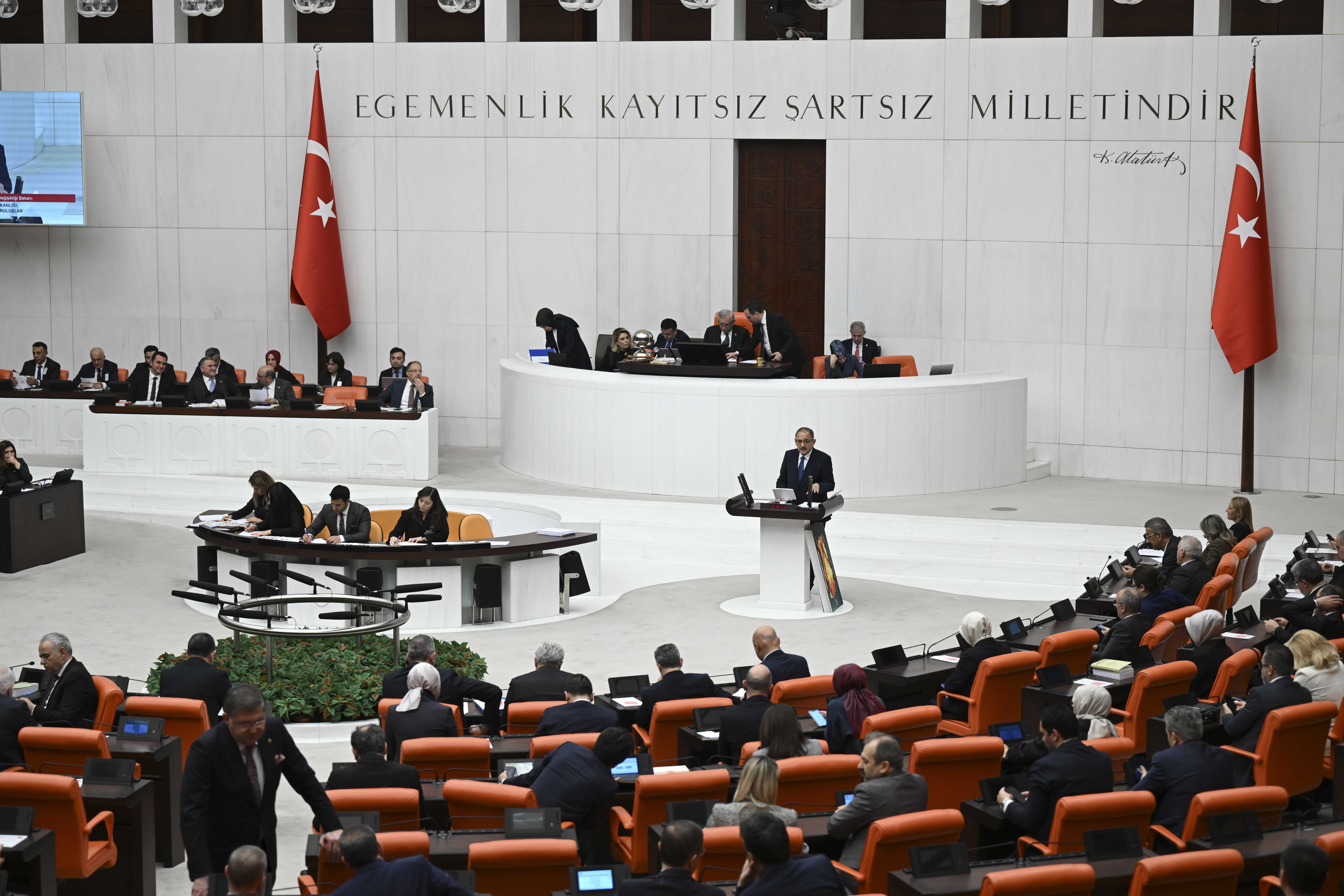 Emeklilere Müjde: 5 Bin TL İkramiye Ödeme Tarihleri Açıklandı! 1 AA 20231219 33225918 33225909 TBMM GENEL KURULU