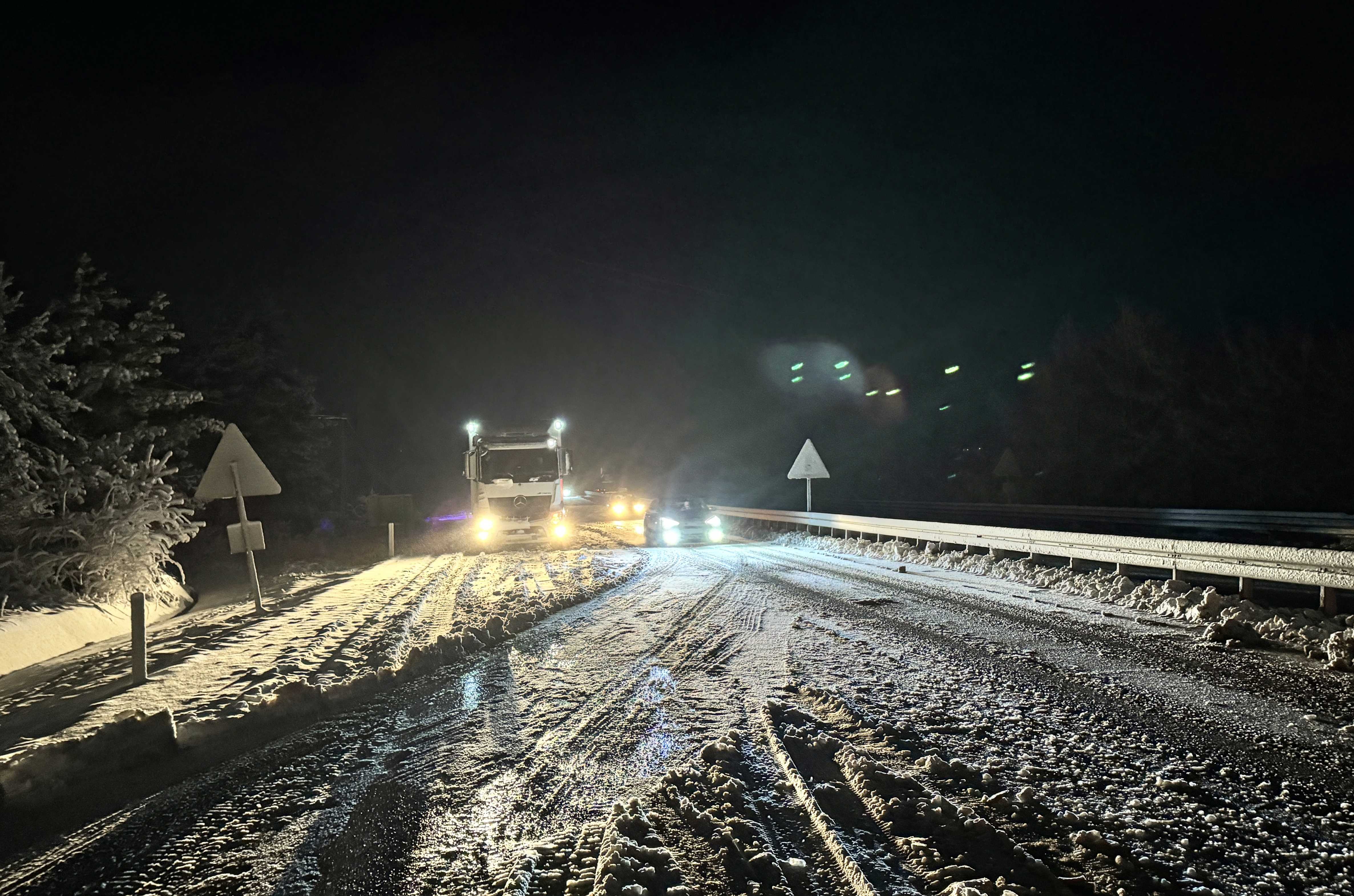 Kastamonu'da Kar Yağışı Nedeniyle Araçlar Yolda Kaldı! 3 AA 20231223 33259887 33259886 KASTAMONUDA KAR YAGISI NEDENIYLE ARACLAR YOLDA KALDI