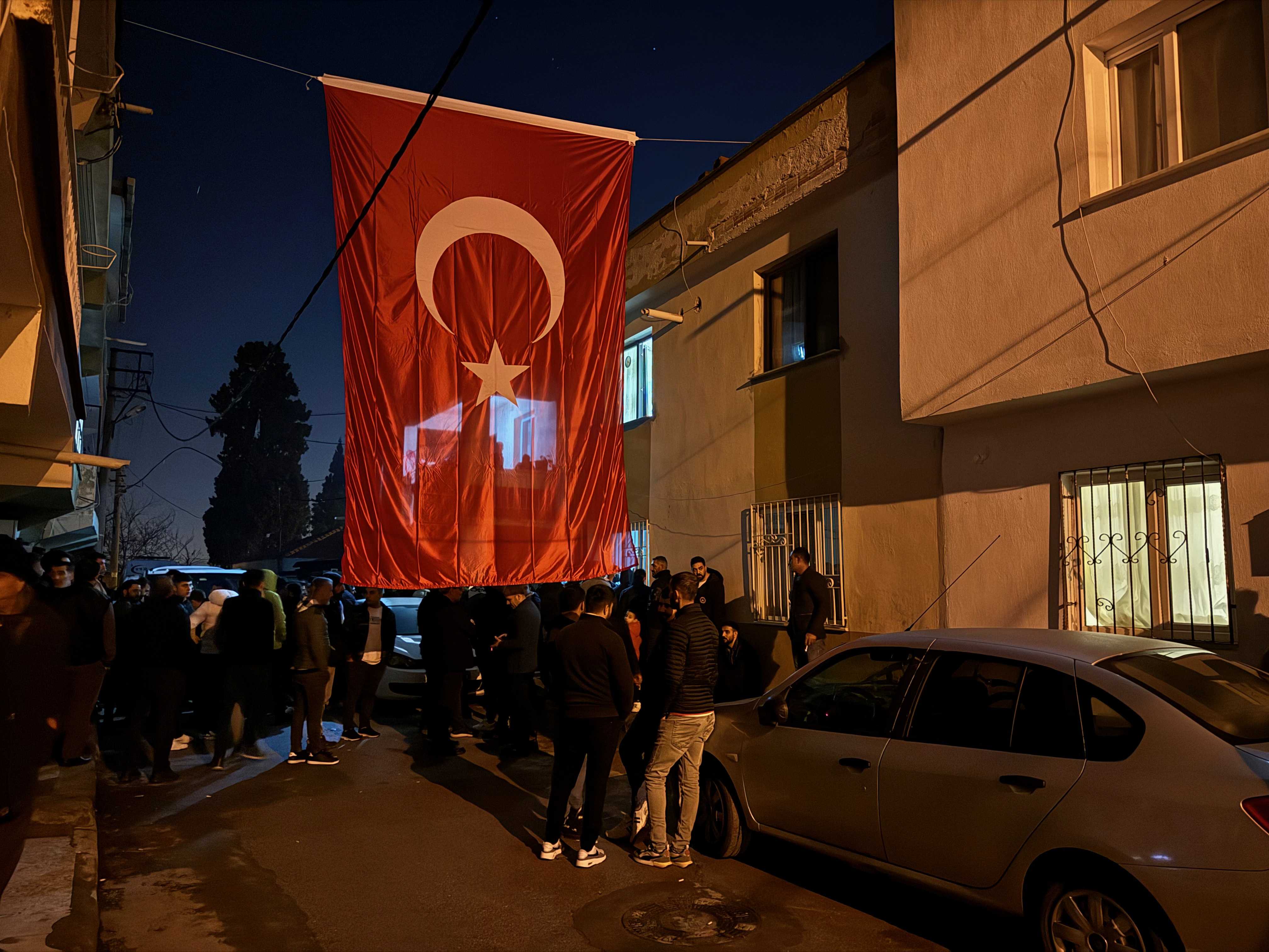 Manisa, Şehit Piyade Sözleşmeli Er Enes Budak İçin Yasta 4 AA 20231223 33260366 33260360 PIYADE SOZLESMELI ER BUDAKIN SEHADET HABERI MANISADAKI AILESINE VERILDI