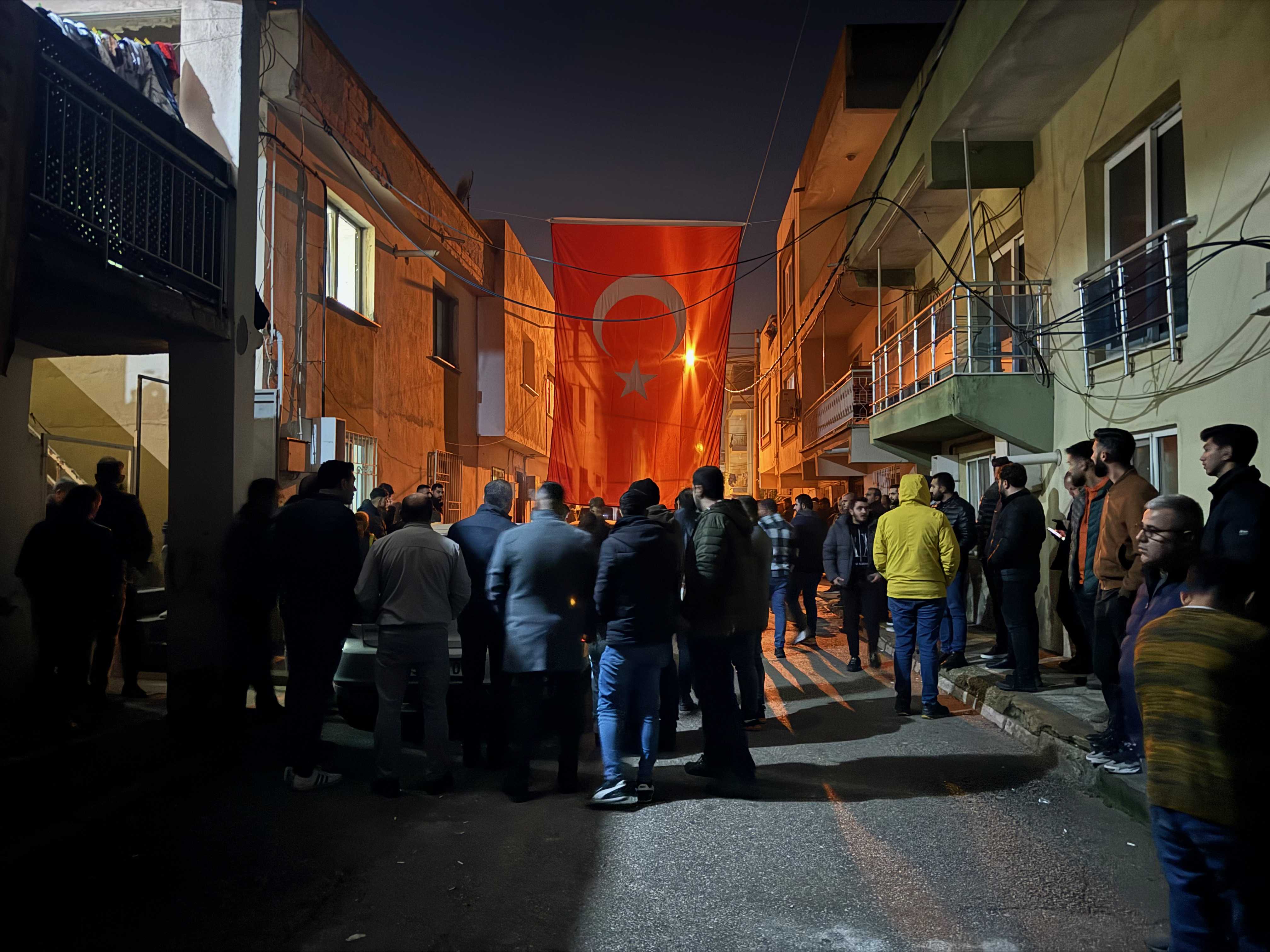 Manisa, Şehit Piyade Sözleşmeli Er Enes Budak İçin Yasta 1 AA 20231223 33260366 33260363 PIYADE SOZLESMELI ER BUDAKIN SEHADET HABERI MANISADAKI AILESINE VERILDI