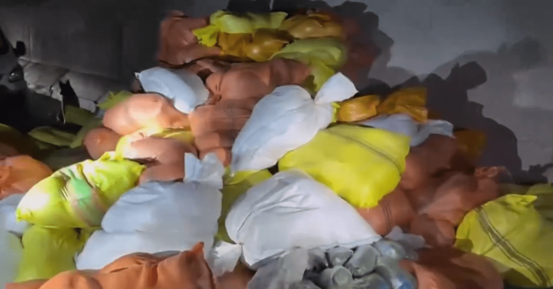 Van'da Büyük Uyuşturucu Operasyonu: 4,6 Ton Esrar Ele Geçirildi 2 Ekran goruntusu 2023 12 01 144528