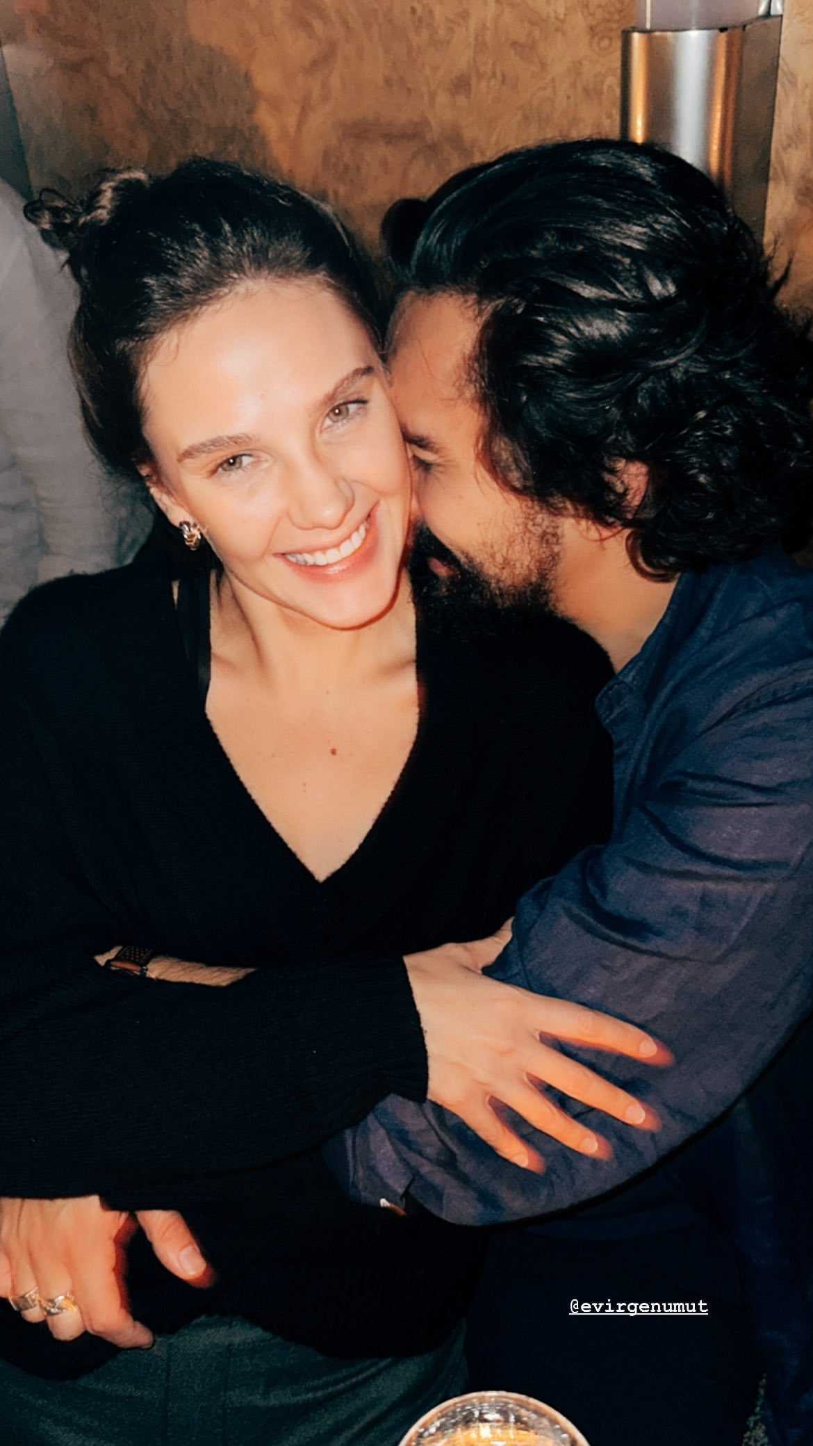 Serenay Sarıkaya'nın Eski Aşkı Evlenirken Paylaşımı Olay Yarattı! 2 GAGIXJ W4AAg1Bd