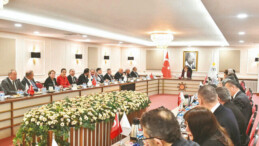Akşener’e ‘Adayları Açıklayalım’ Baskısı!