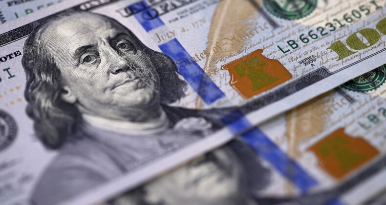 Dolar Haftaya Sakin Başladı