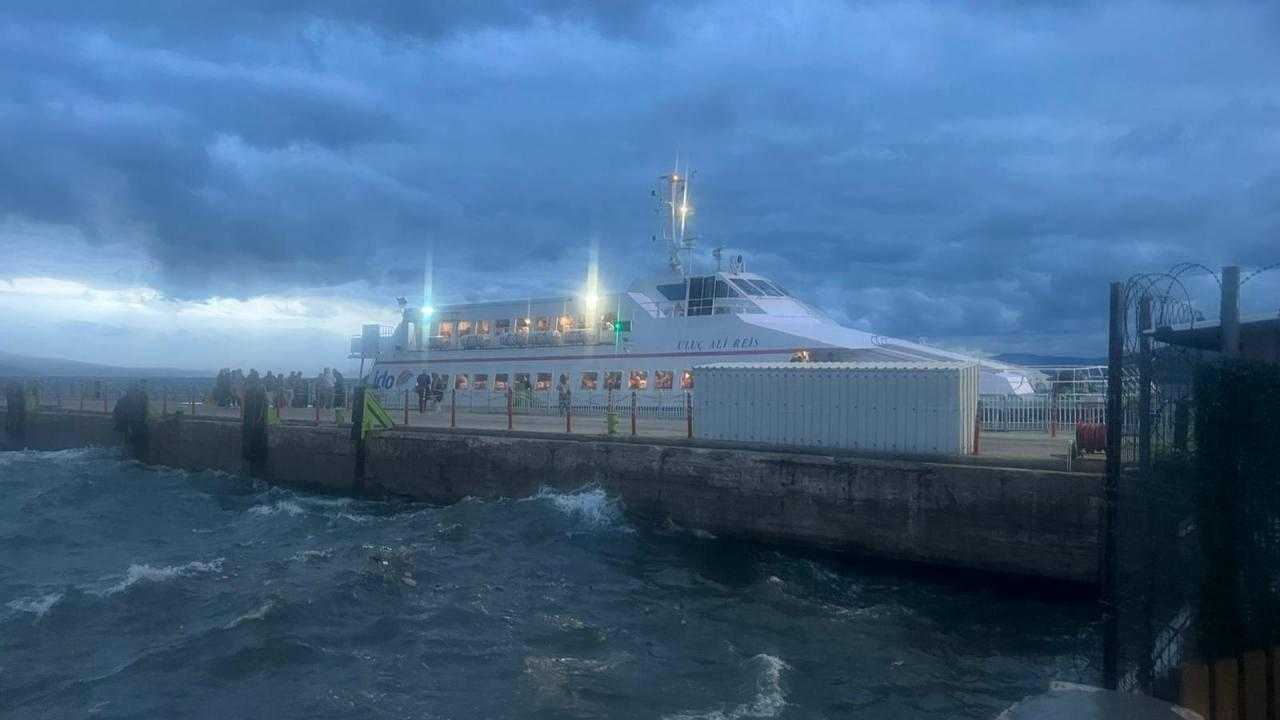 Meteoroloji'den İstanbul Dahil 4 İl İçin Sarı Kodlu Alarm! 3 meteorolojiden istanbul dahil 4 il icin sari kodlu alarm firtina bekleniyor 3 2G2RA21A