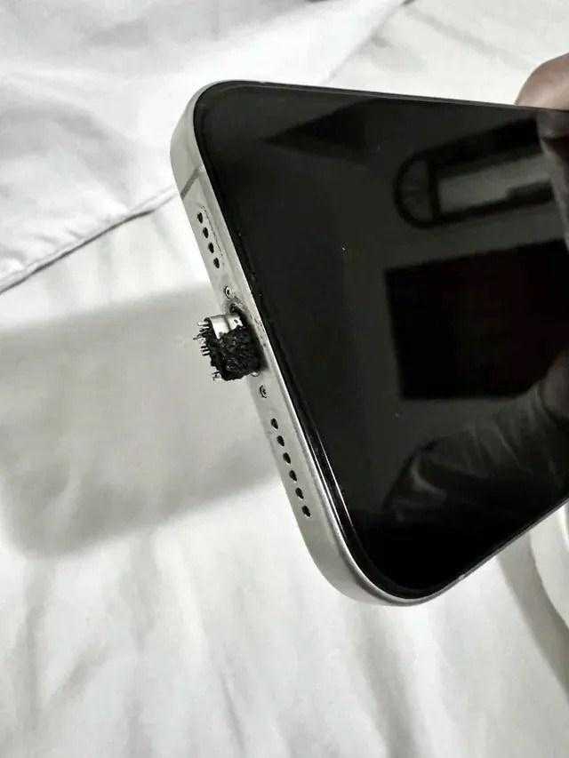 Sahte Şarj Kablolarına Dikkat! Az Daha iPhone 15 Pro Max'inden Olacaktı... 1 sahte sarj kablolarina dikkat az daha iphone 15 pro maxinden olacakti 1 2TSpTnz3