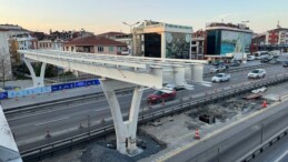 İBB’den Metrobüs Yoluna Yapılan Üst Geçit Ayağına Açıklama