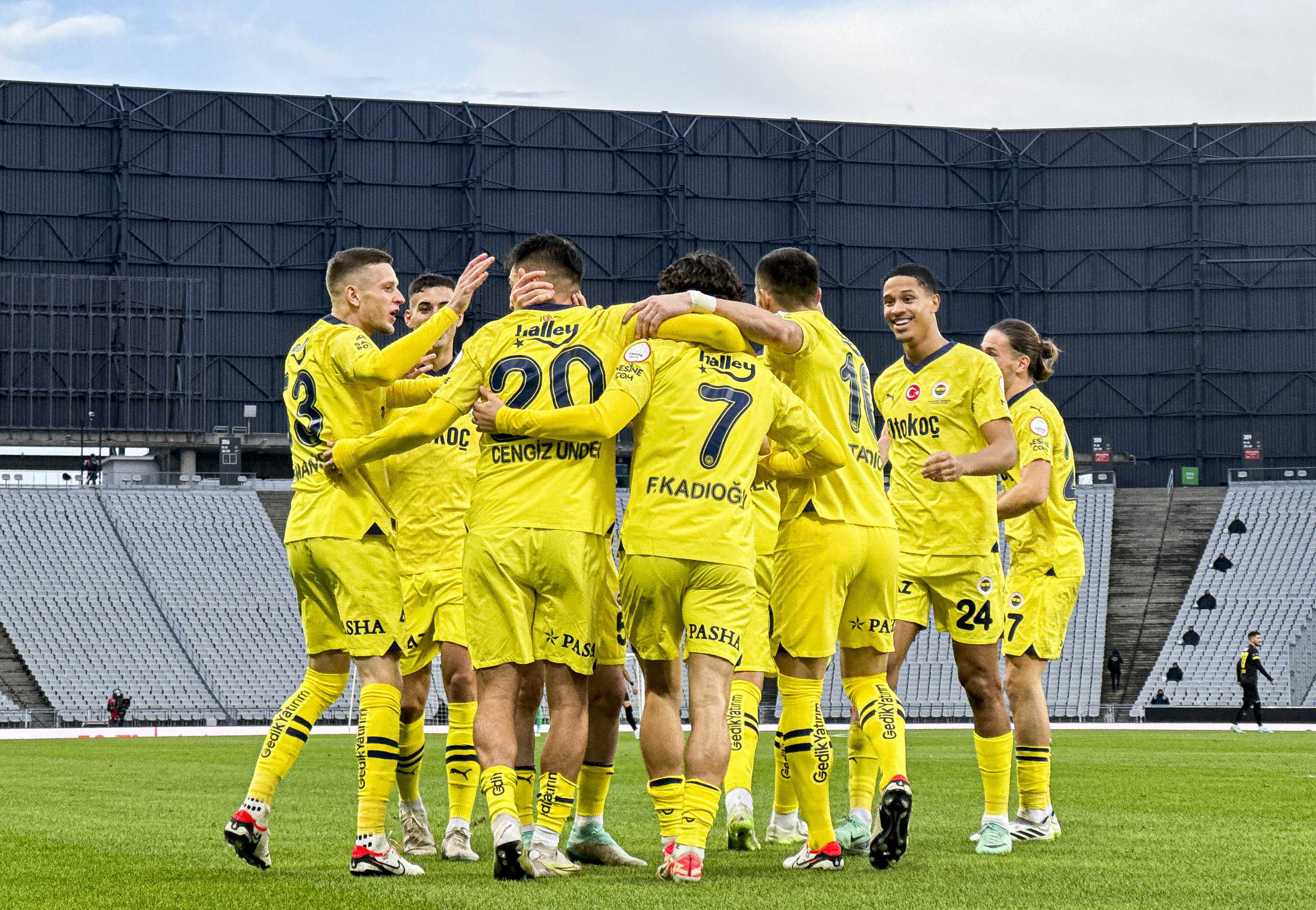 Fenerbahçe, İstanbulspor'u 5-1 Yendi: Cengiz Ünder Sahada Parladı 5 AA 20240107 33379325 33379323 ISTANBULSPOR FENERBAHCE