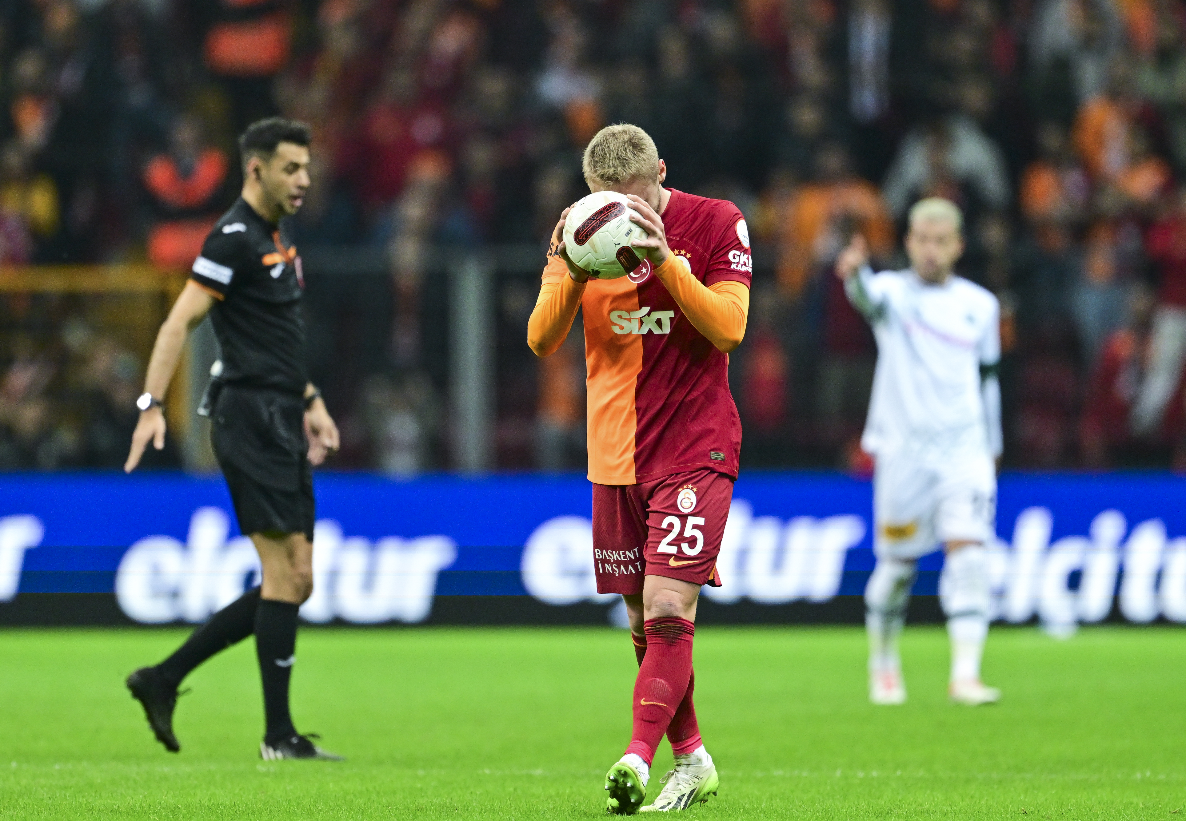Galatasaray'ın Yıldızı Victor Nelsson'a Napoli'den Teklif! 1 AA 20240107 33379761 33379760 GALATASARAY TUMOSAN KONYASPOR