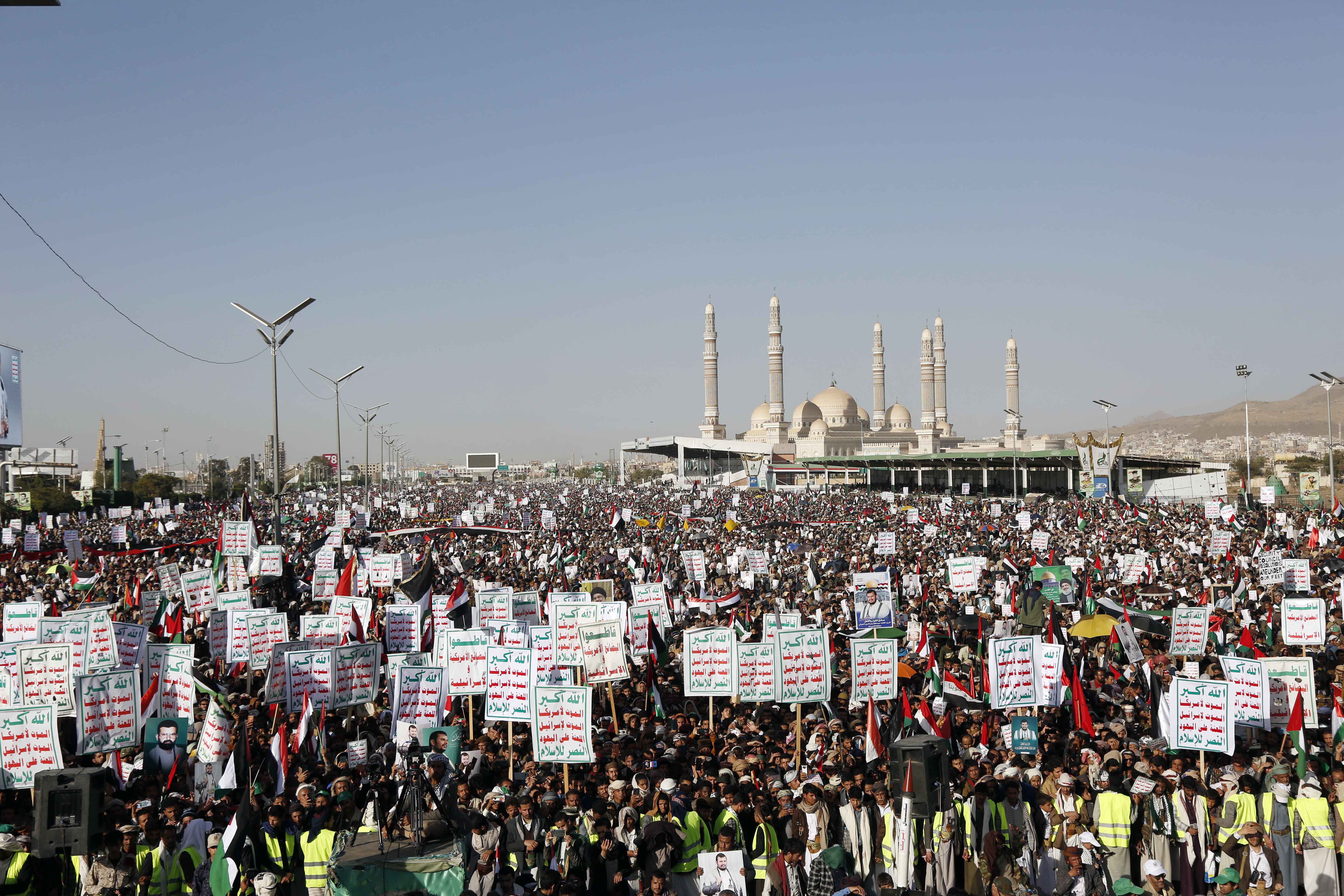 Yemen'de Yüz Binlerce Kişi ABD'ye Meydan Okudu 1 AA 20240112 33423732 33423729 YEMENLILER ABD VE INGILTEREYI PROTESTO AMACIYLA MILYONLUK GOSTERI DUZENLEDI