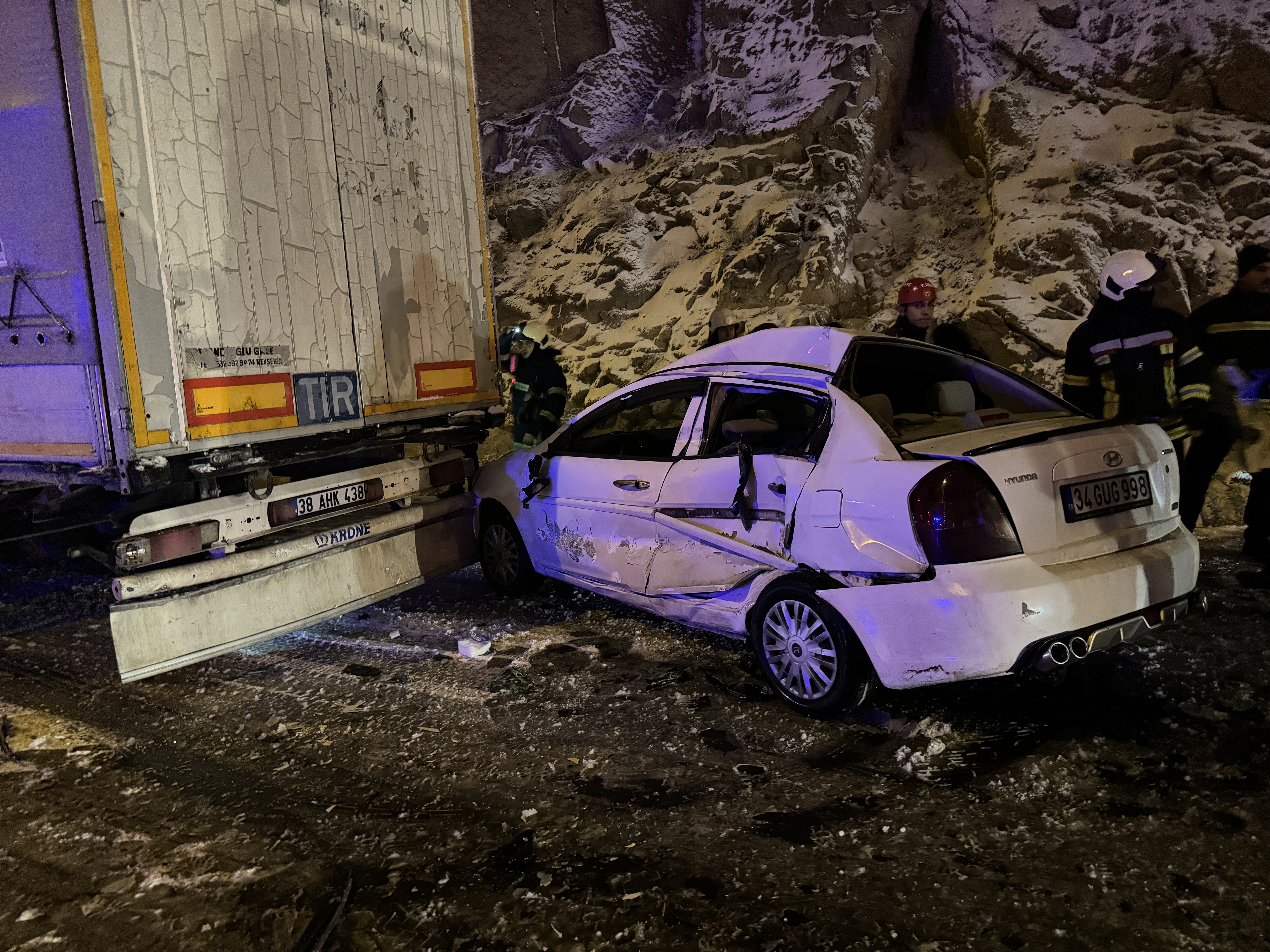Kayseri'de 8 Aracın Karıştığı Büyük Zincirleme Kaza: 5 Yaralı! 1 AA 20240112 33423826 33423818 KAYSERIDE 8 ARACIN KARISTIGI ZINCIRLEME TRAFIK KAZASINDA 5 KISI YARALANDI