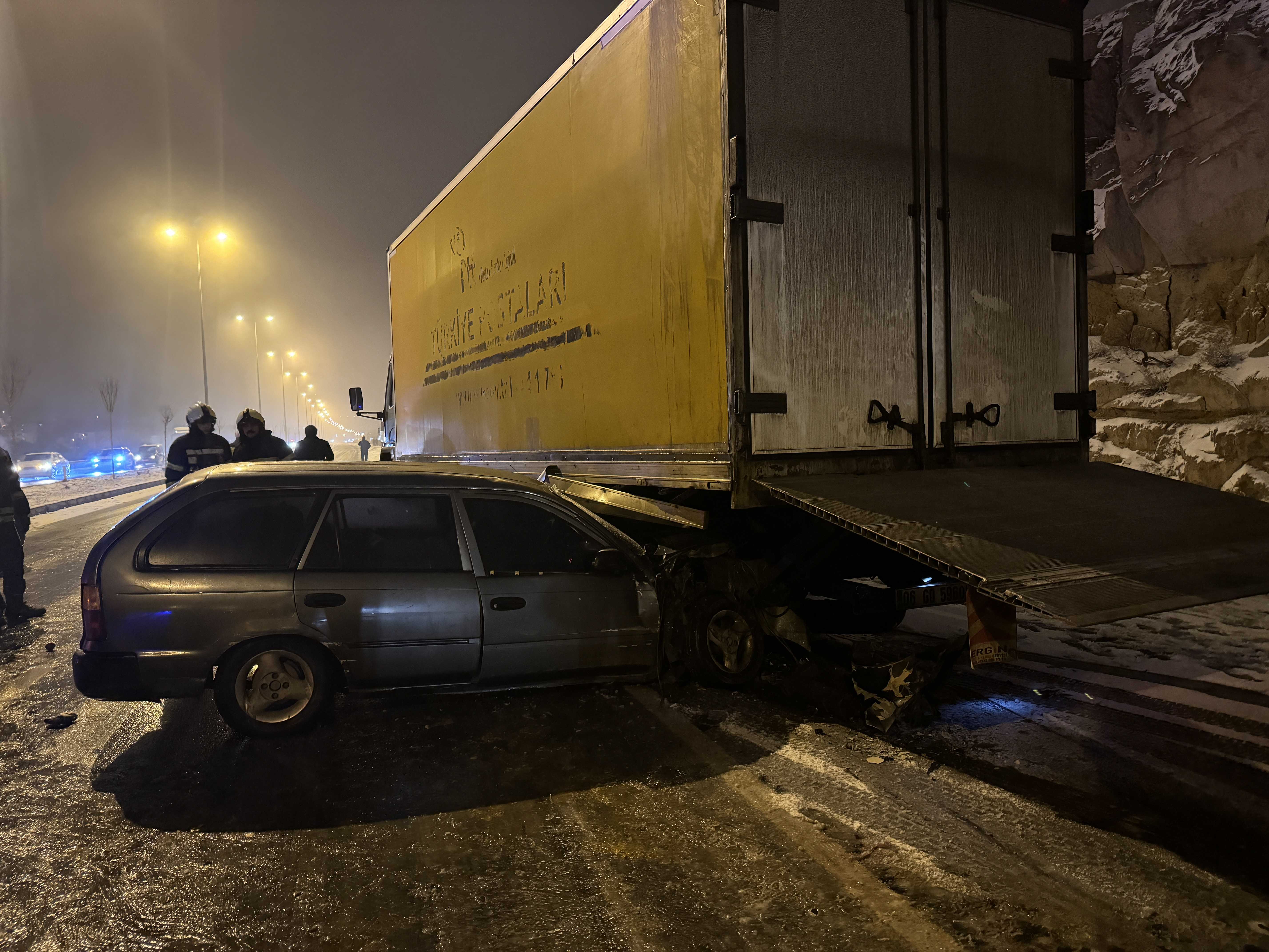 Kayseri'de 8 Aracın Karıştığı Büyük Zincirleme Kaza: 5 Yaralı! 2 AA 20240112 33423826 33423820 KAYSERIDE 8 ARACIN KARISTIGI ZINCIRLEME TRAFIK KAZASINDA 5 KISI YARALANDI