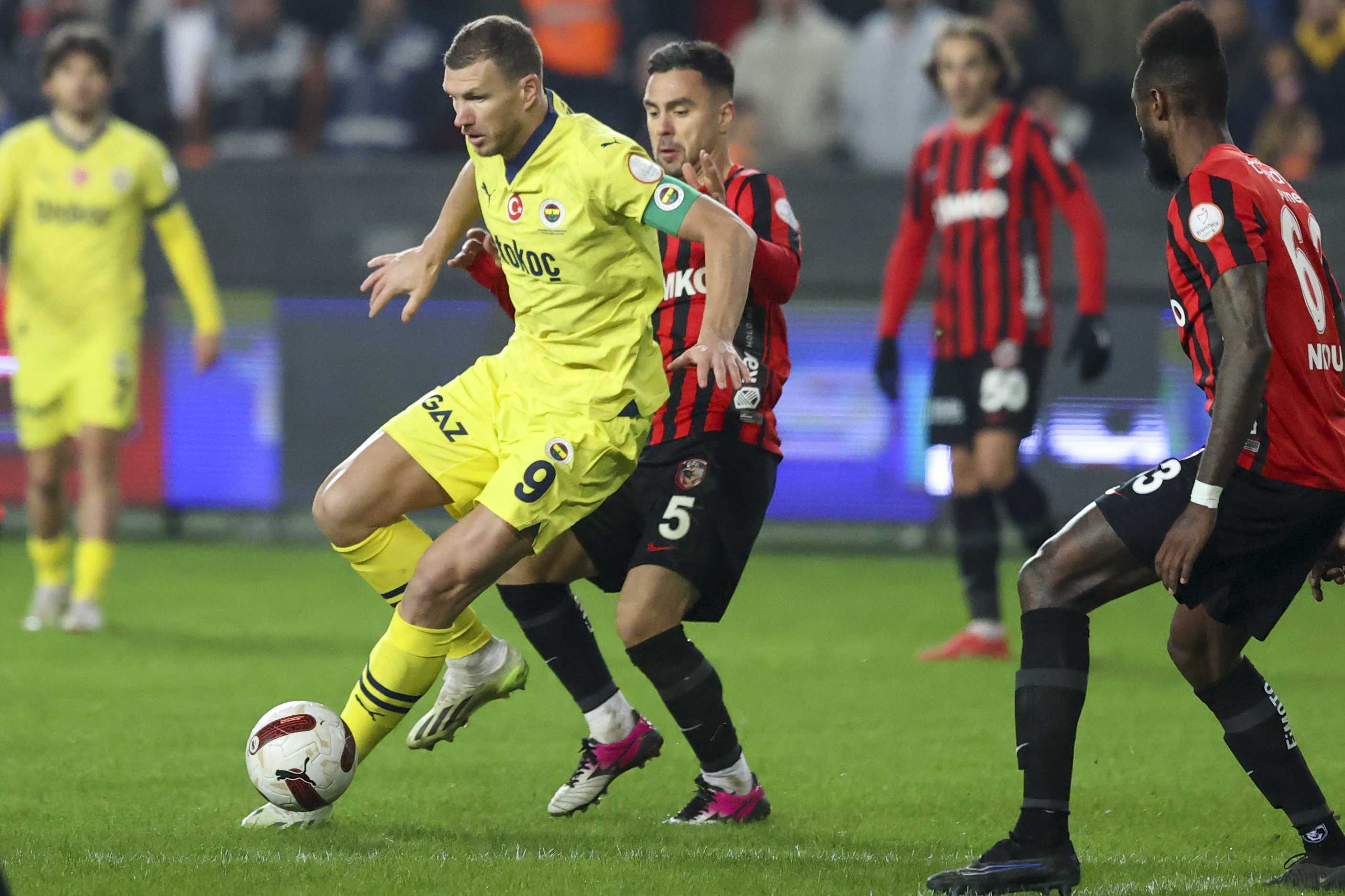 AA 20240114 33437199 33437194 GAZIANTEP FK FENERBAHCE