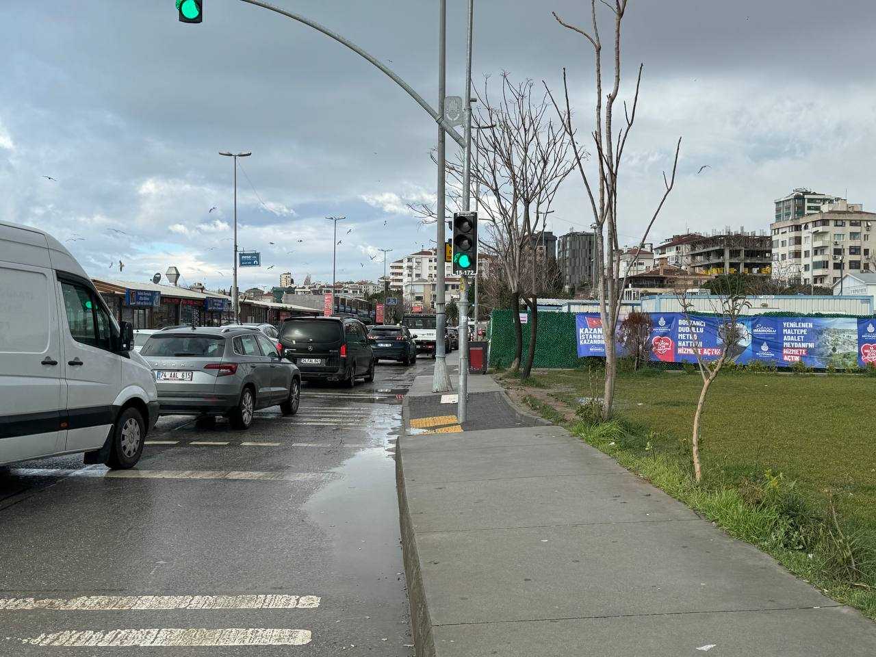 İBB'nin Çalışması Kadıköy'ü Felç Etti! 1 AA 20240116 33449690 33449688 IBBNIN KADIKOYDE YAPTIGI CEVRE DUZENLEMESI CALISMASI TRAFIK YOGUNLUGUNA NEDEN OLDU