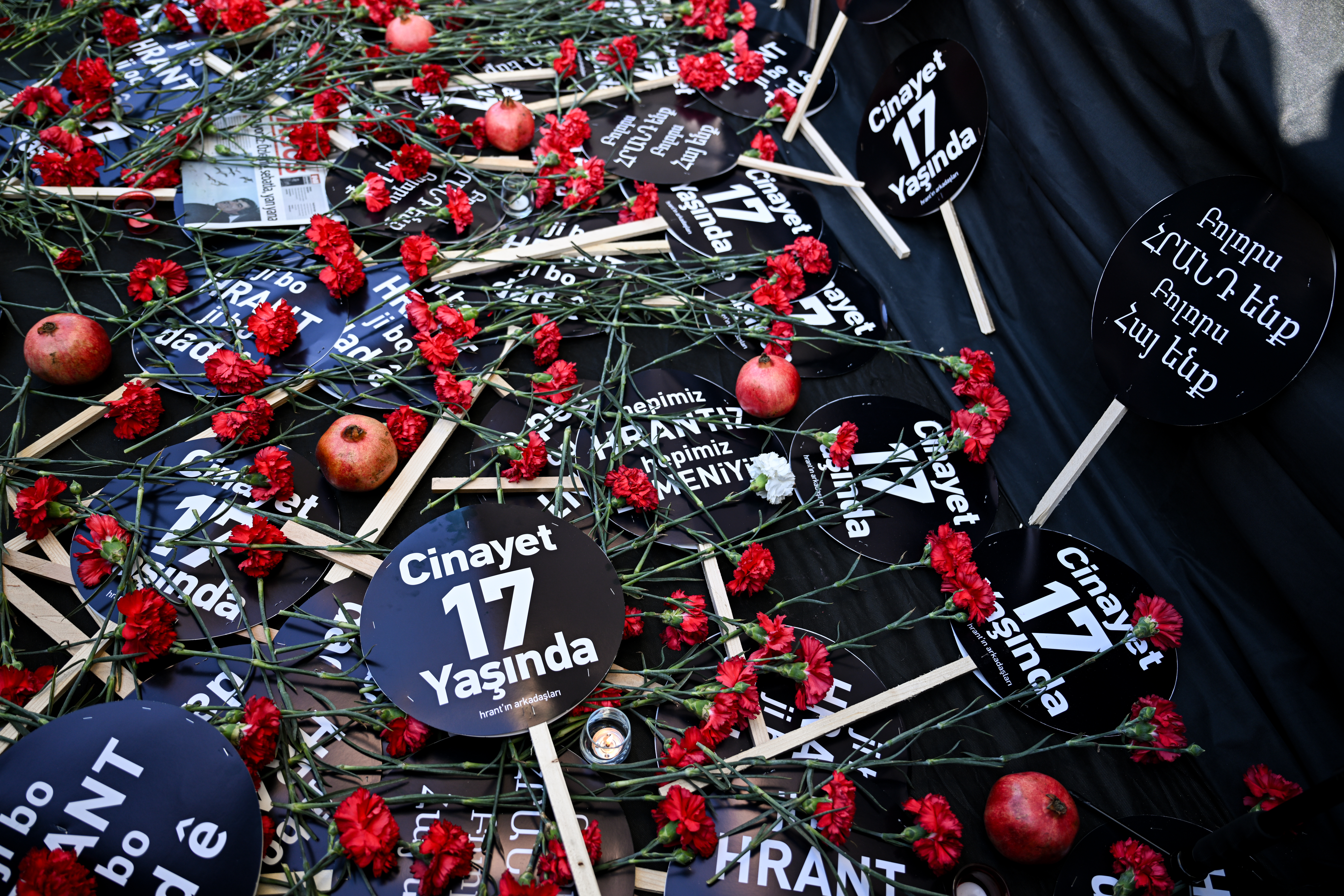 Hrant Dink, Cinayetin 17 Yaşında Agos Gazetesi Önünde Anıldı 3 AA 20240119 33481082 33481078 GAZETECI HRANT DINKE CINAYETIN 17 YILINDA AGOS GAZETESI ONUNDE ANMA 1