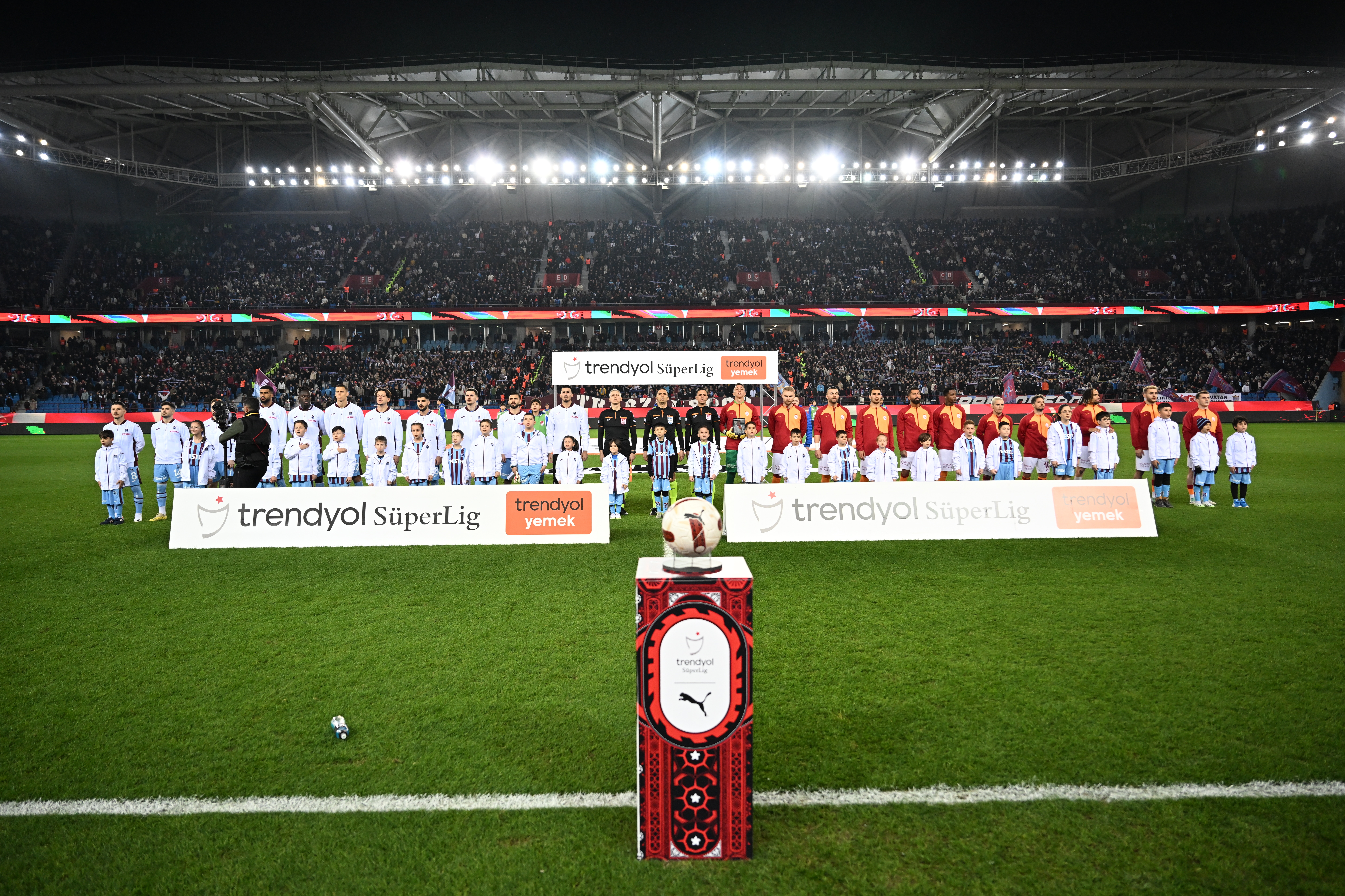 Galatasaray, Trabzon'da Fırtına Gibi Esti! 1-5 1 AA 20240121 33496168 33496164 TRABZONSPOR GALATASARAY