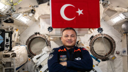 Astronot Alper Gezeravcı “Propolis” Deneyine Başladı