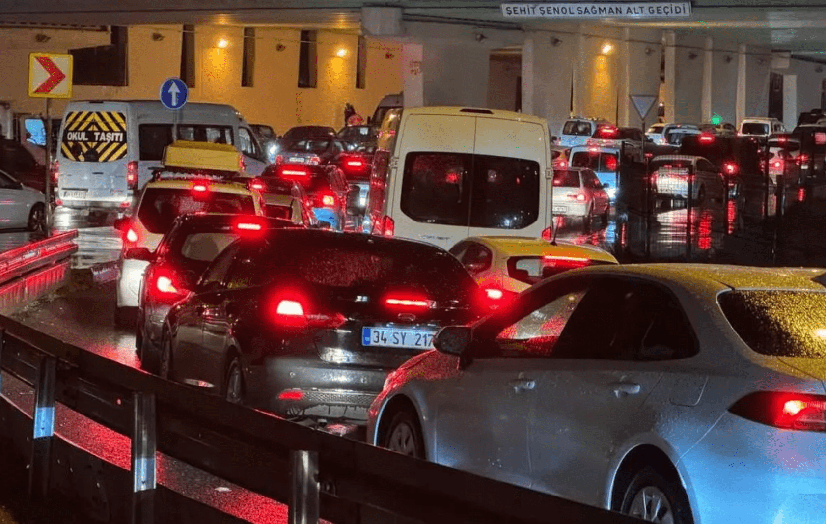 İstanbul'da Trafik Felç: Yoğunluk Yüzde 90'a Ulaştı! 2 Ekran goruntusu 2024 01 09 222125