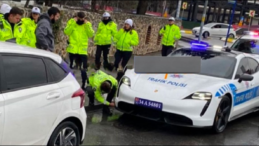 Gazı Ayarlayaman Polis Kaza Yaptı: Emniyete Tahsis Edilen Porsche Hasar Aldı