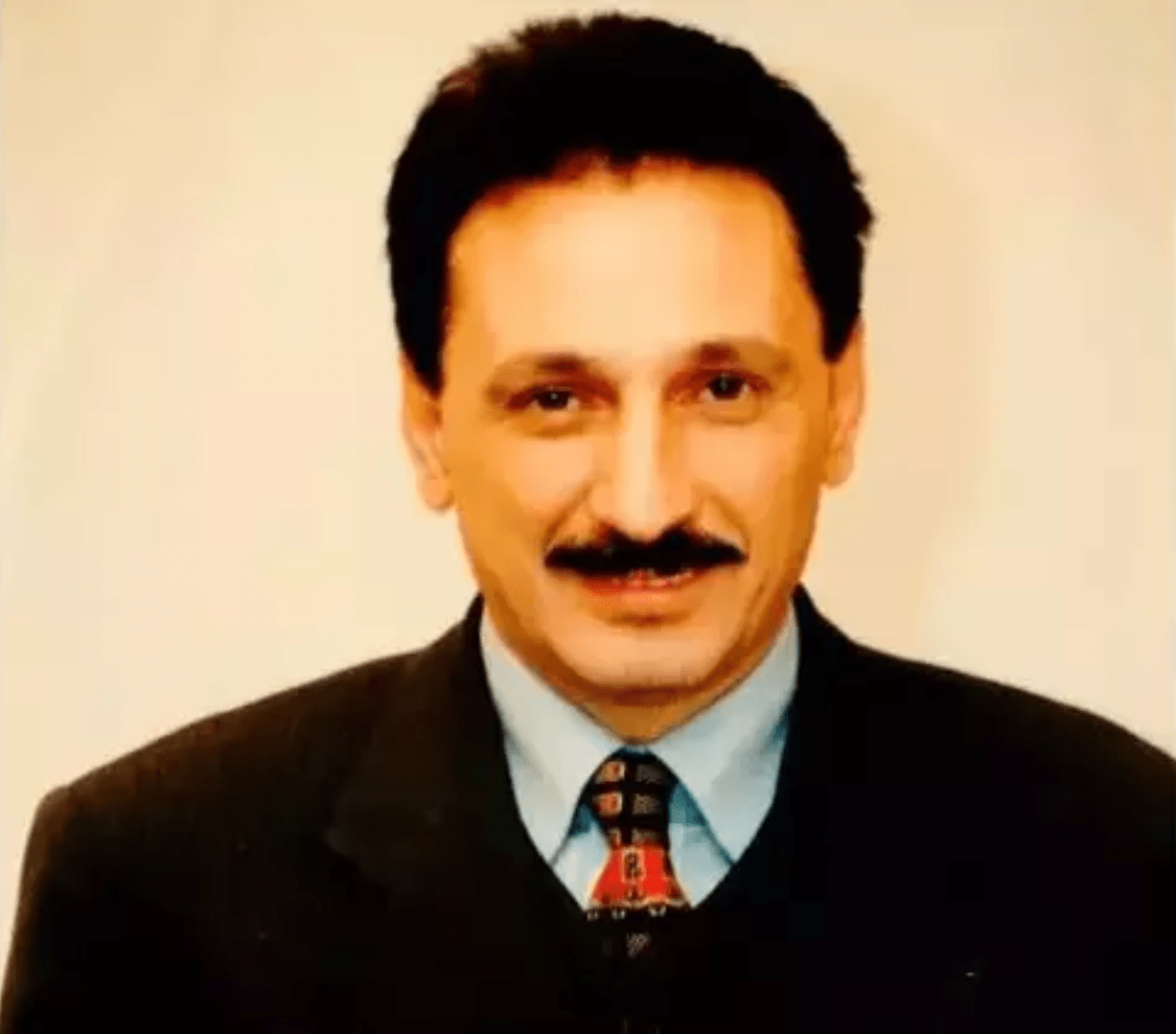 Müzik Dünyasının Yıldızların Patronu: Hilmi Topaloğlu Kimdir? 3 Ekran goruntusu 2024 01 12 224936