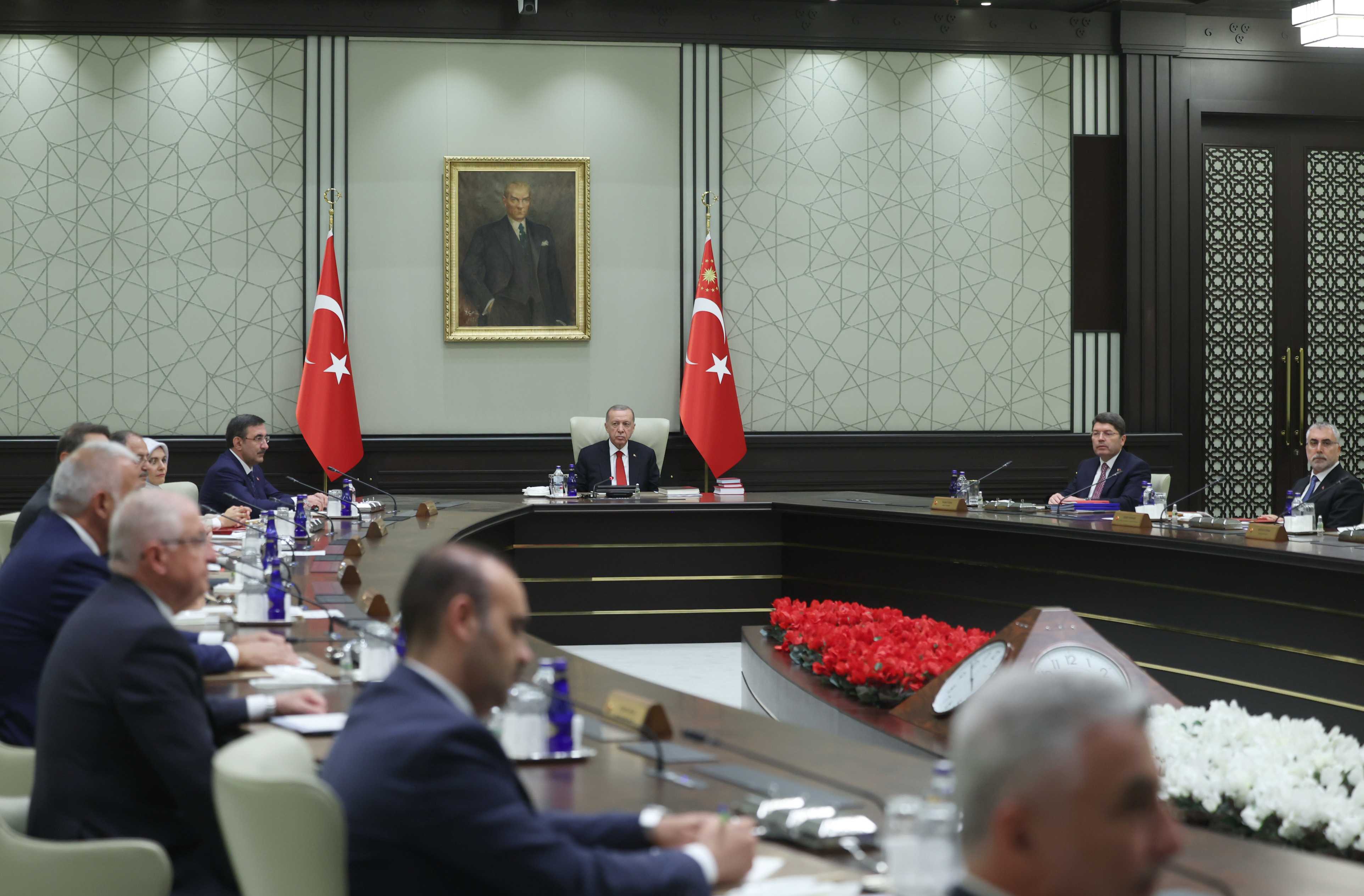 Emeklilere Zam Yolda: Refah Payı ve En Düşük Maaş İçin Çift Formül Geliyor 7 KABINE TOPLANTI