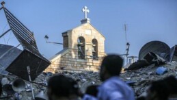Gazzeli Hristiyanlar Kiliselerde Savaşın Bitmesi İçin Dua Ediyor