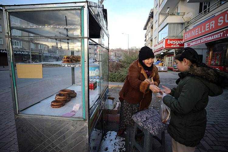 konyanin simitci teyzesi 17 yildir tezgahinin basinda 1 IYYX98TF