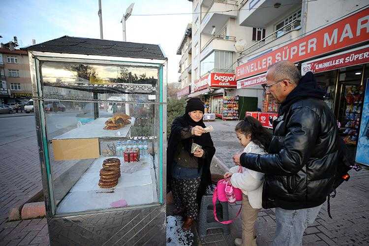 konyanin simitci teyzesi 17 yildir tezgahinin basinda 3 FNARCaRj