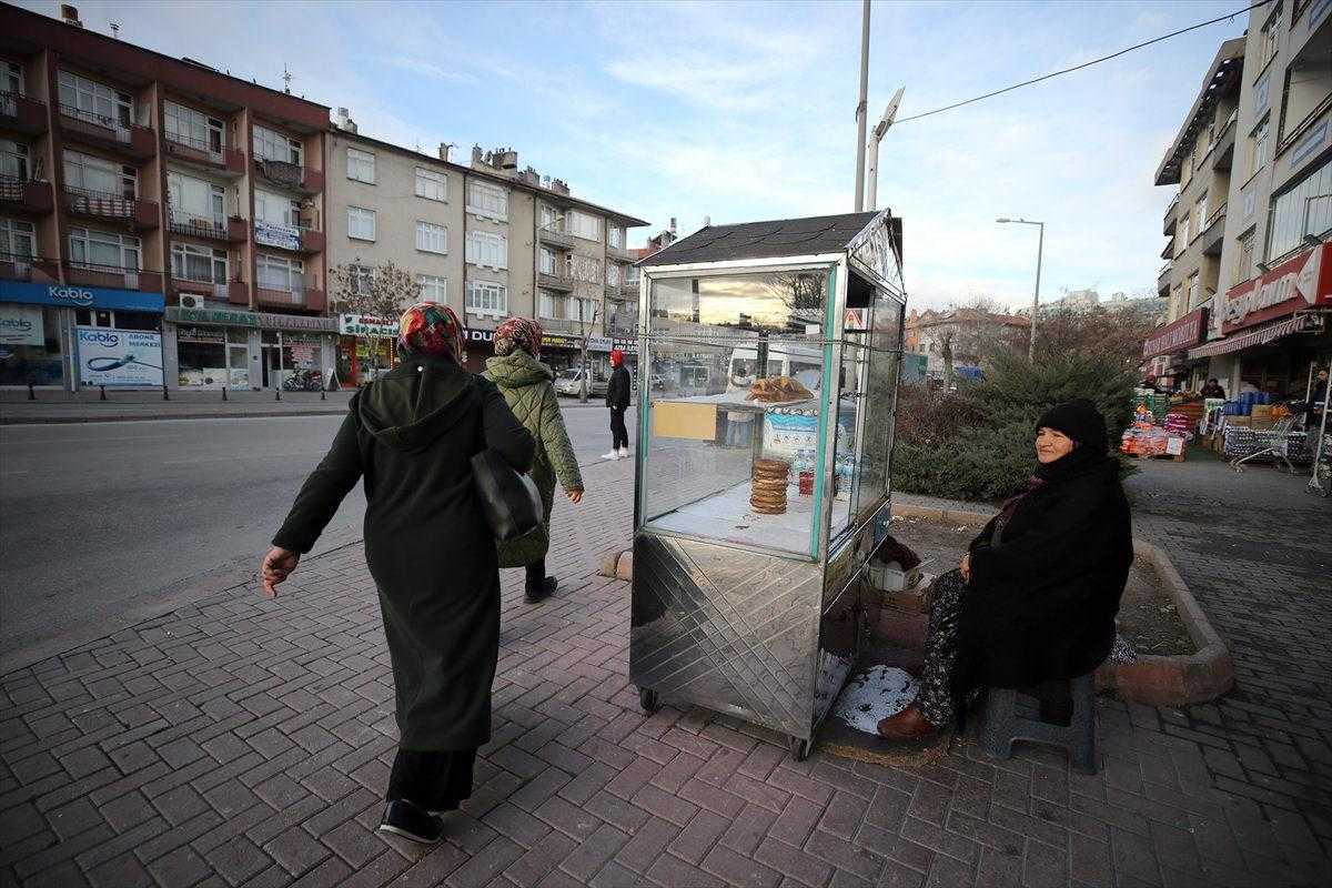 konyanin simitci teyzesi 17 yildir tezgahinin basinda 5 DfLc7FsZ