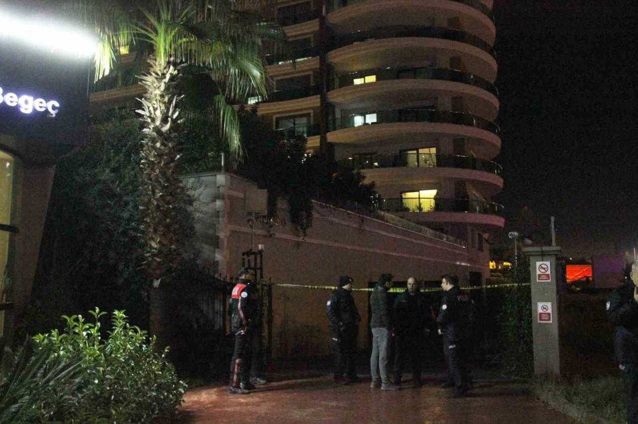 Otoparkta Kanlı İnfaz: 1'i Kadın 3 Kişi Kanlar İçinde Bulundu! 1 otoparkta kanli infaz 1i kadin 3 kisi kanlar icinde bulundu 1 VKO1k1zl